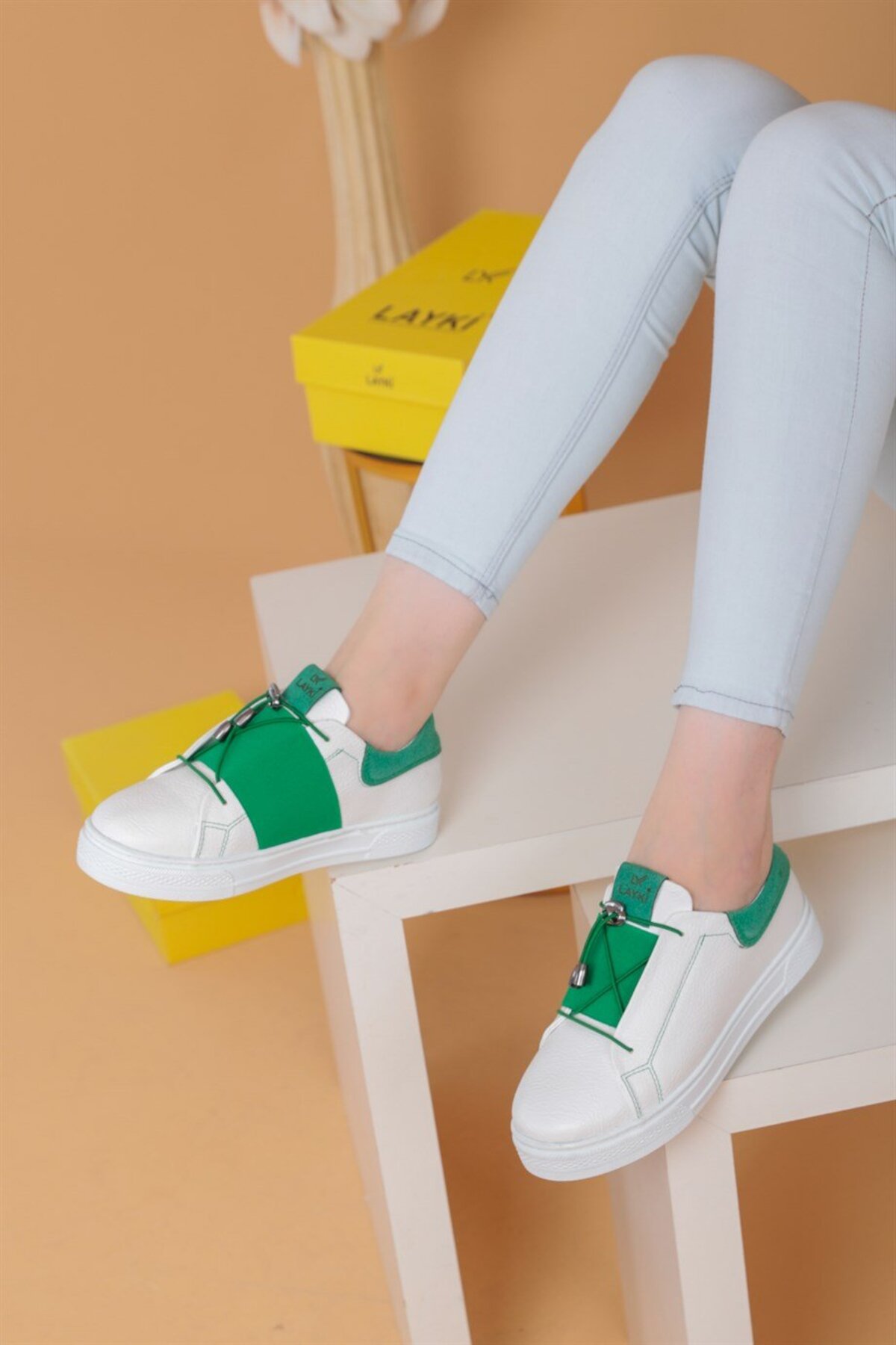 Alvaro White Green Colored Sneaker