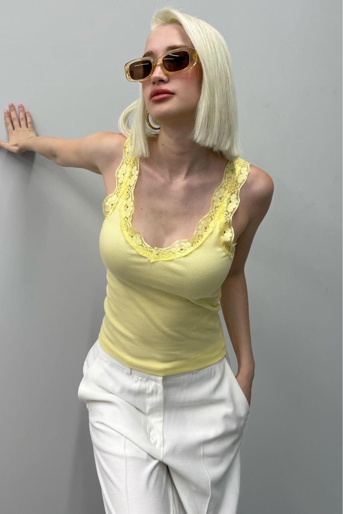 Seeh-Yellow Lace Basic Women's Undershirt Sh251 4