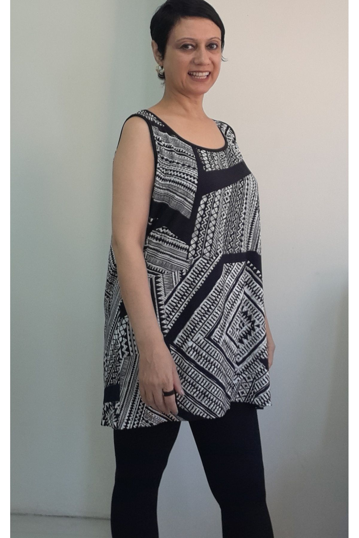 Mertcan Butik-Black and White Patterned Combed Viscose T-Shirt with Thick Straps 5
