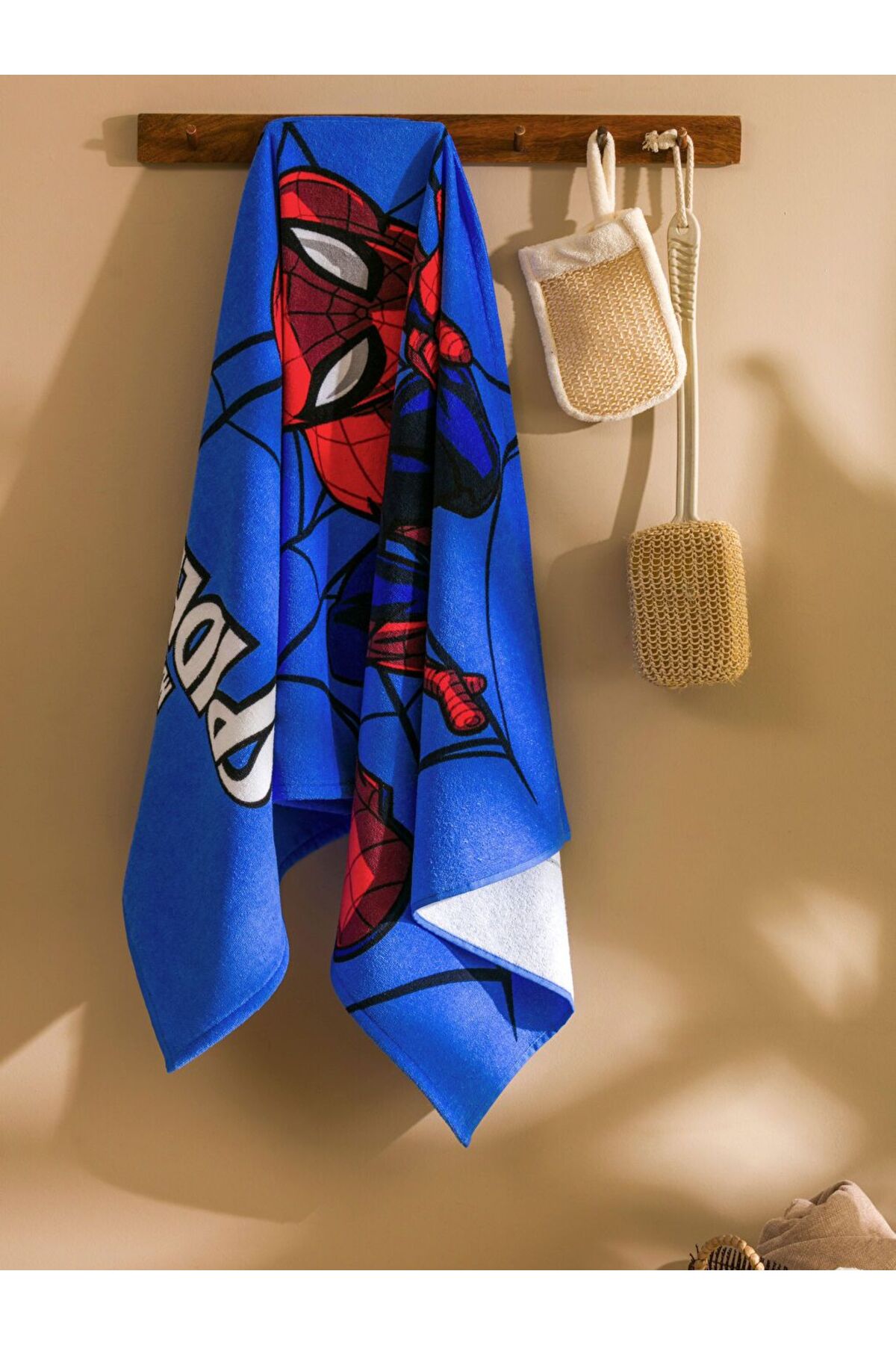 ال سی وایکیکی حوله ساحلی مردانه طرح مرد عنکبوتی LCW HOME، سایز 70x150 سانتی‌متر