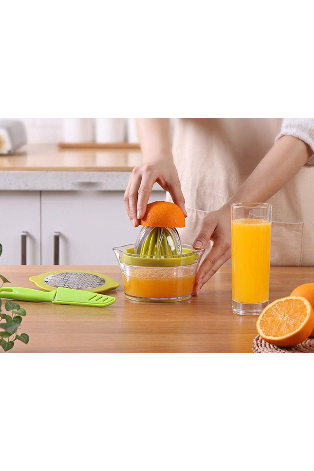 divendi-ro-Manual citrus juicer, plastic, transparent container with 400ml capacity and pit sieve, green 6