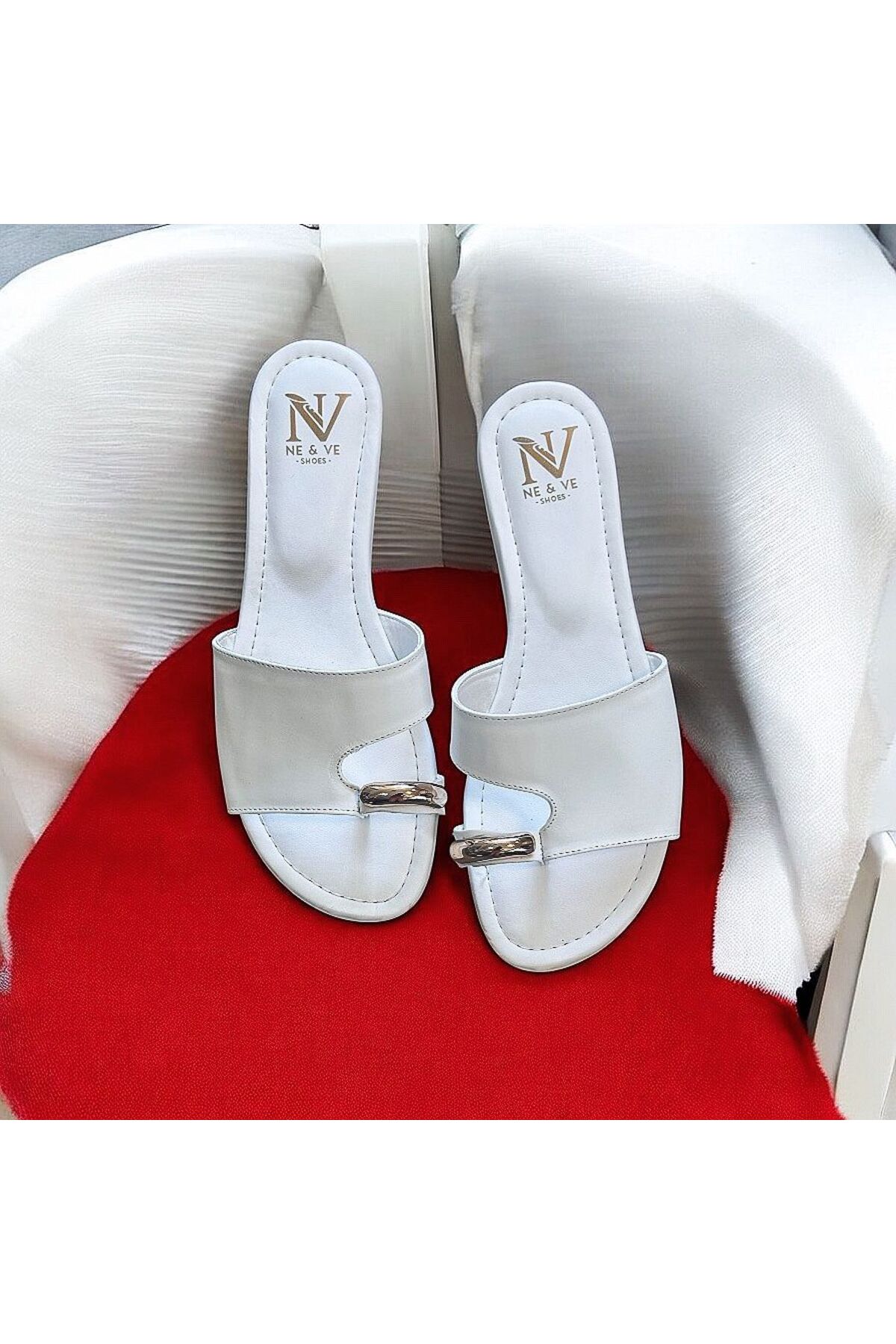 NE&VE SHOES Beyaz Deri Tokalı Parmak Arası Kadın Şık ve Rahat Terlik görsel 2