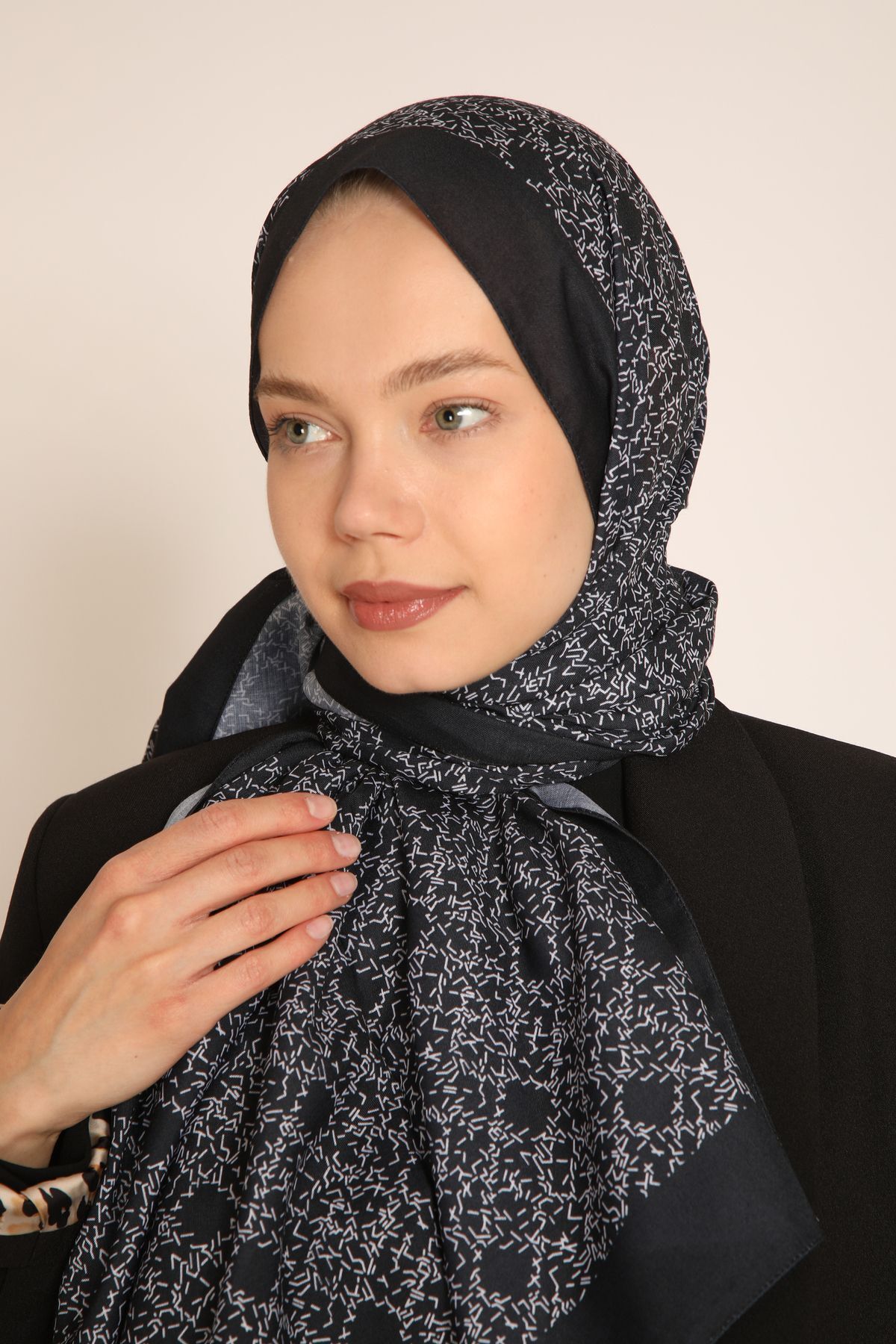 BERCHEM SCARF-Akel Micro Patterned Shawl – Light and Modern Touch for Elegant and Stylish Combinations 5