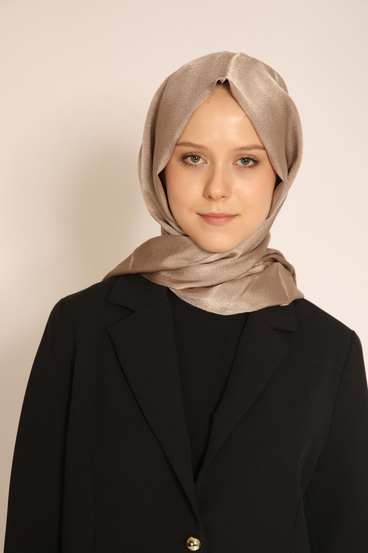BERCHEM SCARF-Akel Plain Aura Shawl – Modern Shawl Model with Shiny Texture, Suitable for Daily and Special Occasions 3