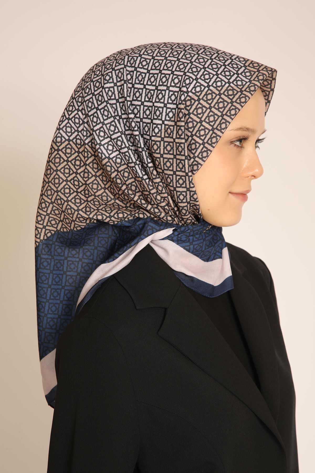 BERCHEM SCARF-Akel Transitional Geometric Pattern Scarf – Modern and Stylish Choice 3