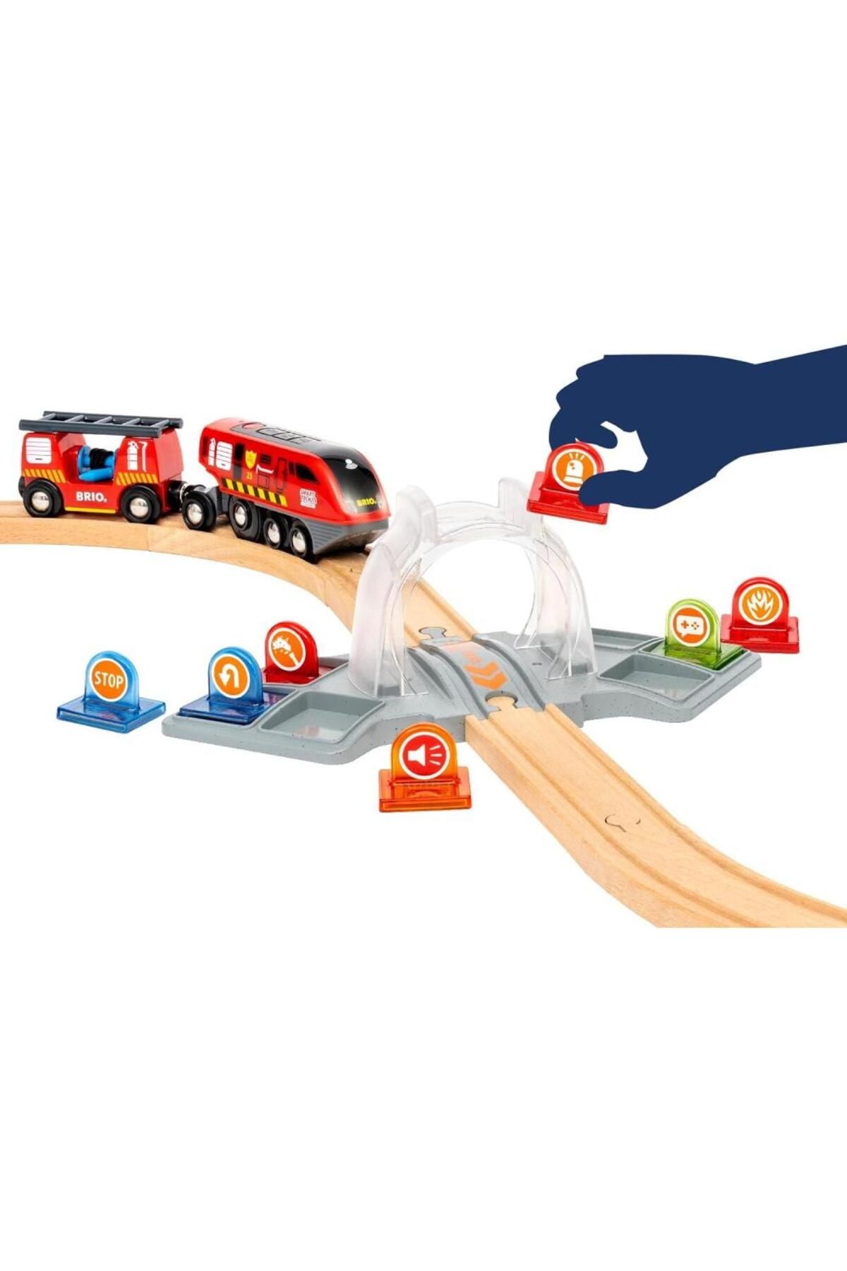 BRIO-Smart fire engine train set 10
