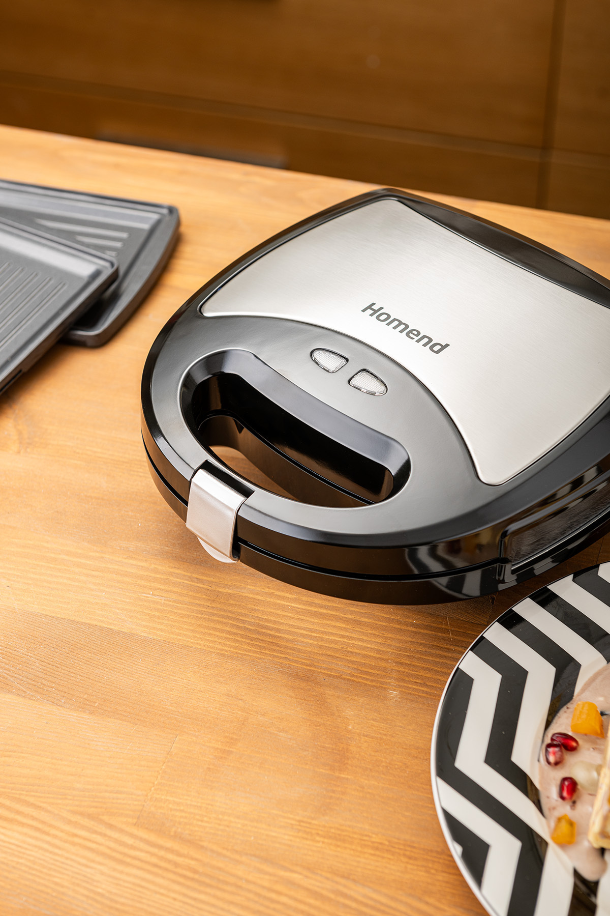 woodhub Pratik ve şık 2'li tost makinesi, siyah renk, hızlı ve eşit pişirme özellikleriyle