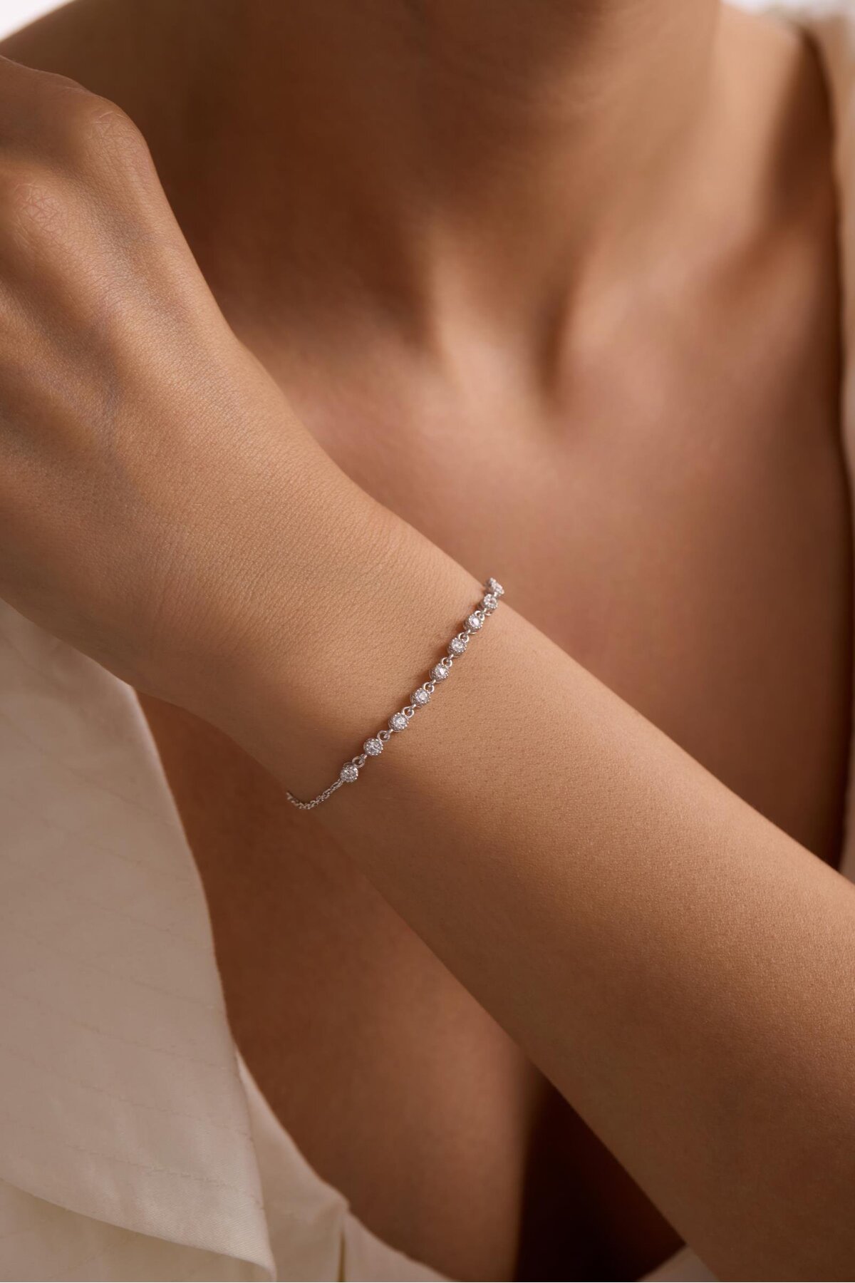 NEREZE  925 Ayar Gümüş Bereketi Rodyum Kaplama Minik Sıralı Beyaz Zirkon Taşlı Bileklik - Görsel 5