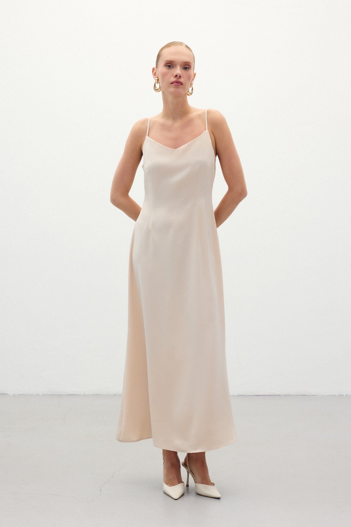 Sateen-Rochie lungă din satin cu bretele - bej 2