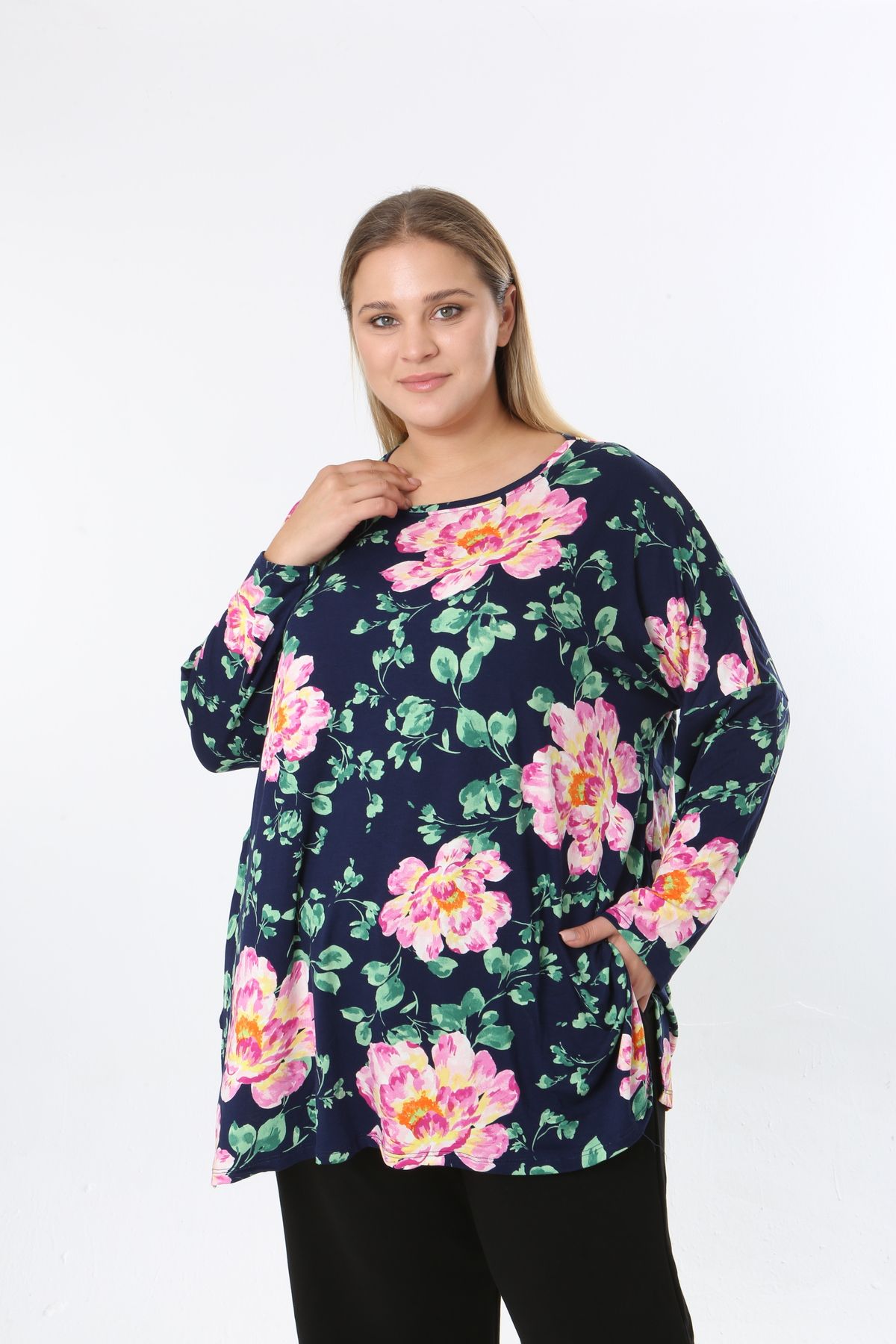 XL Modam-Women's Digital Print Plus Size Tunic 3