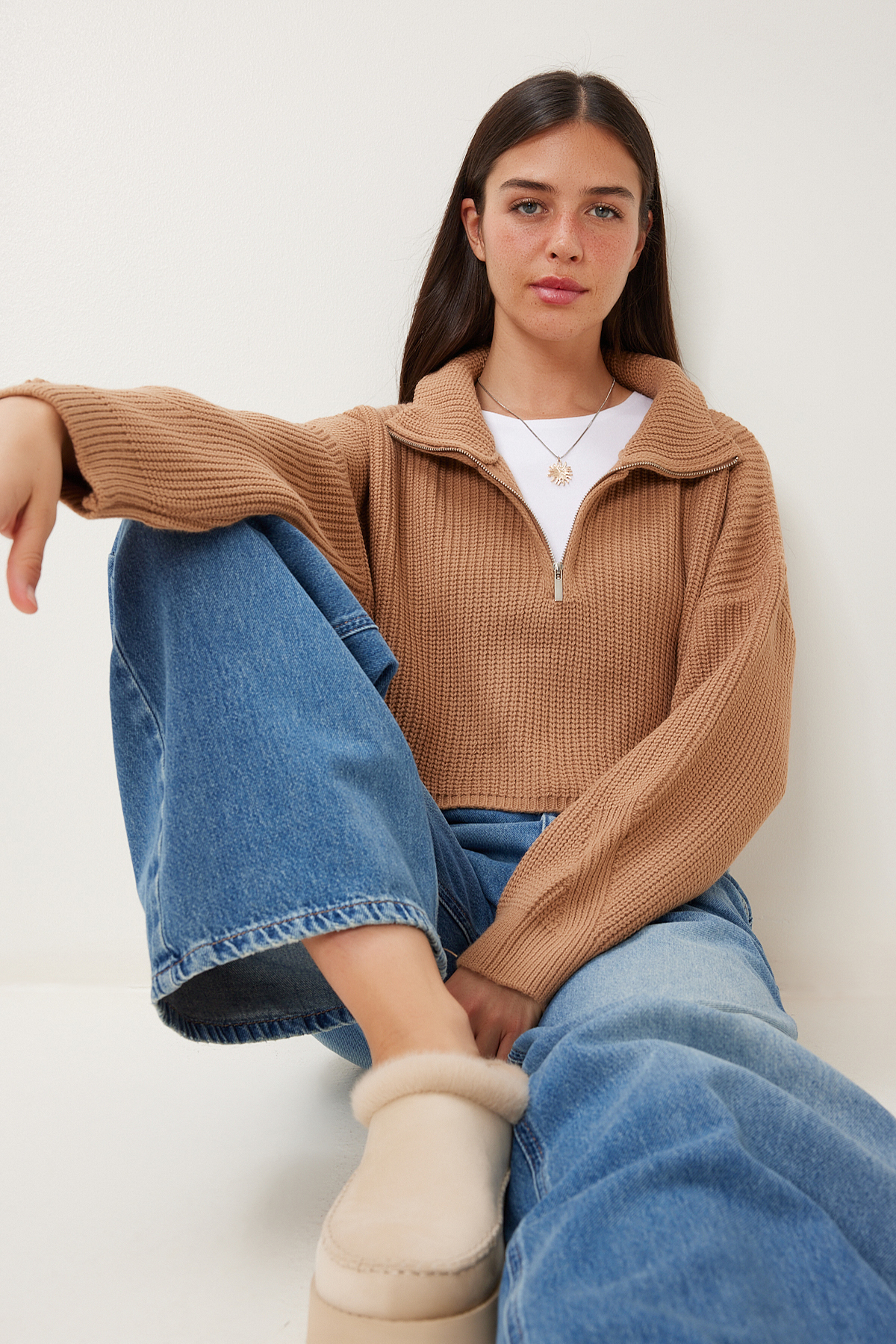 Happiness İstanbul Damski sweter biszkoptowy z golfem i zamkiem błyskawicznym MX00124