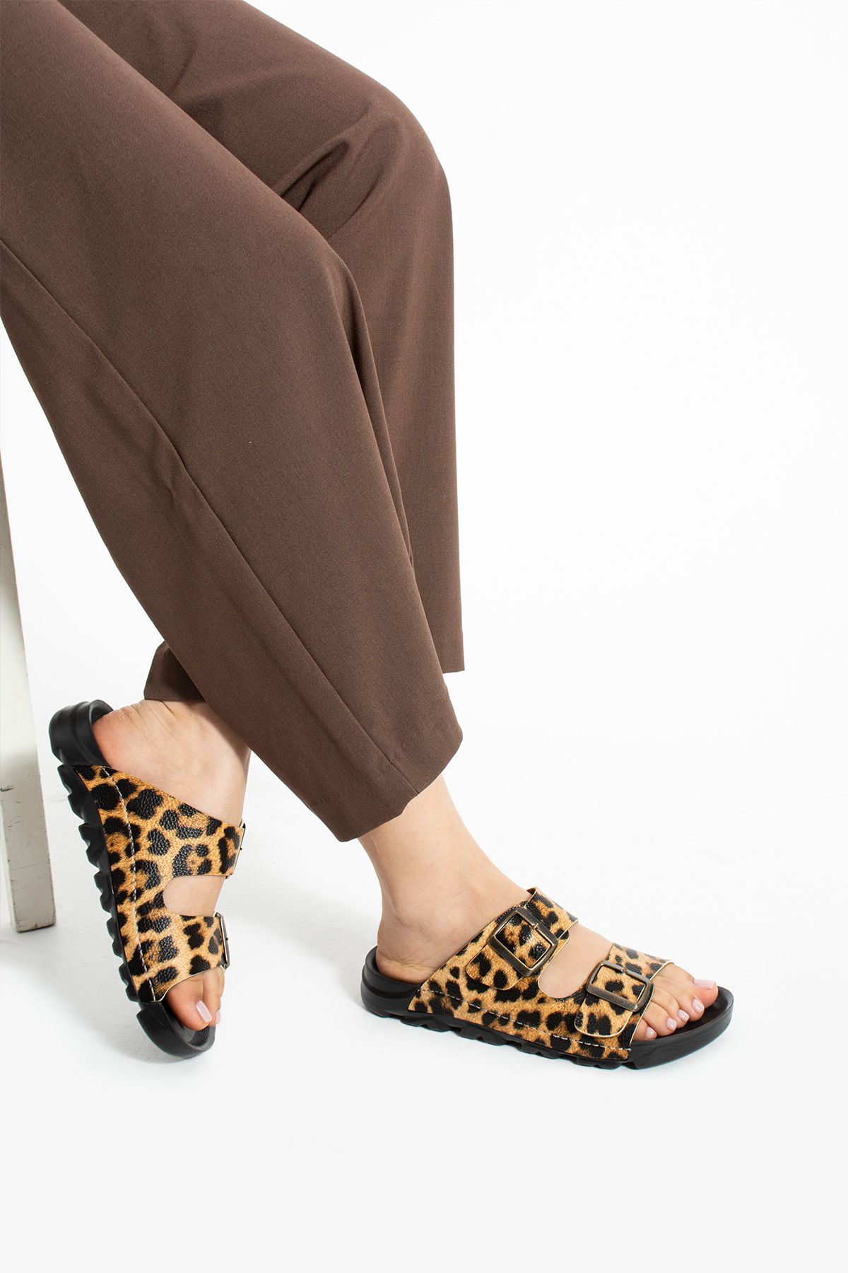 Moda Devrin-Leopard Summer Unisex Double Buckle Soft and Light Slippers 6