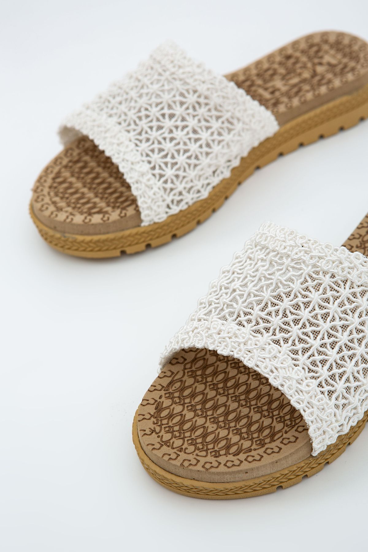 Moda Devrin-White Open Front Straw Knitted Outdoor and Home Slippers (PATTERN RENEWED.) 6