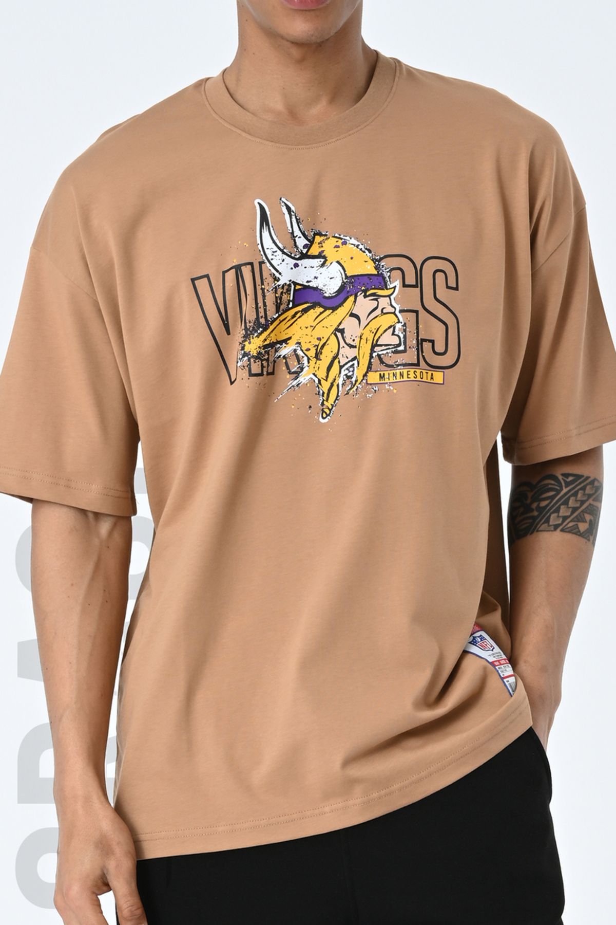 AMAZING CRASH-Brown Crew Neck Printed Oversize Pattern Unisex T-shirt 1