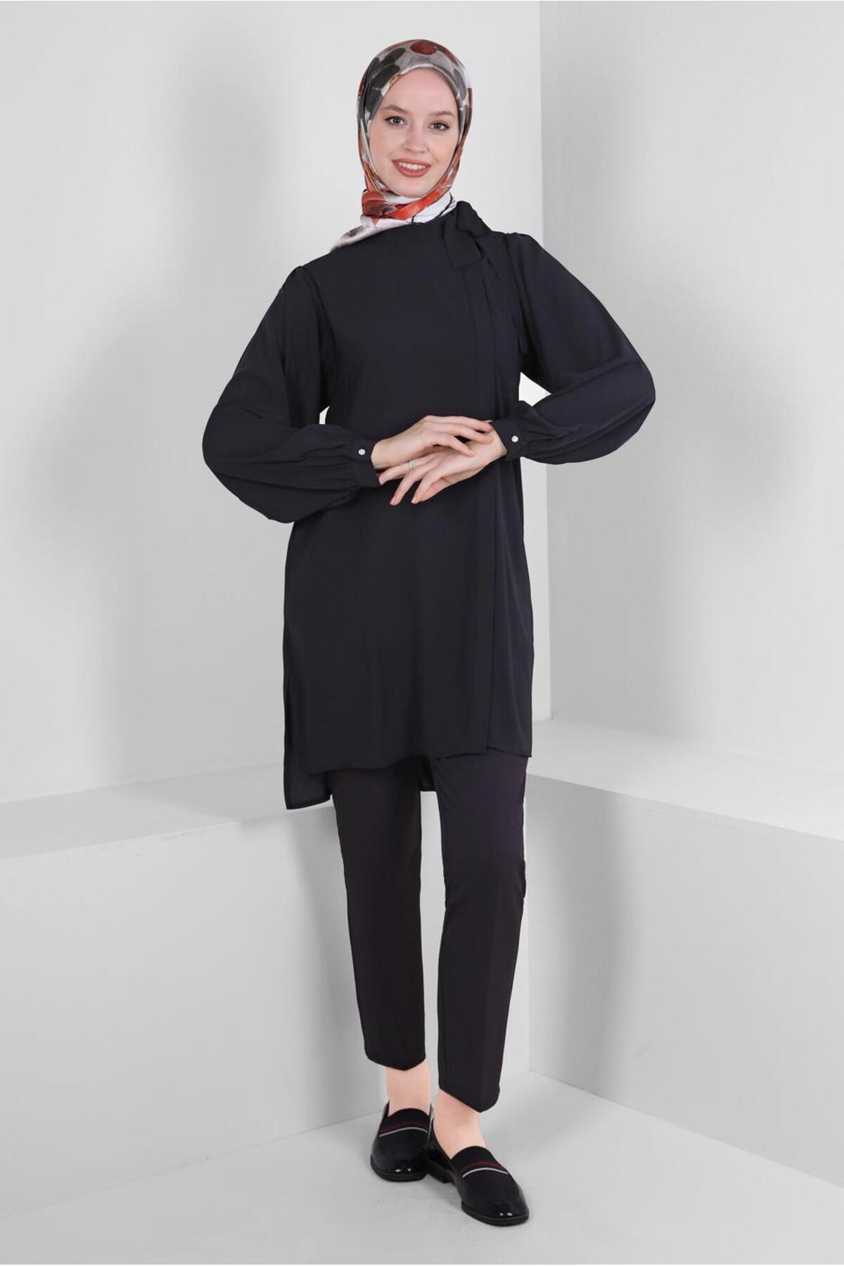 آلوینا تونیک یقه کراواتی با دکمههای مخفی ظریف ۴۳۵۰۸ آلوینا تونیک یقه کراواتی با دکمههای مخفی ظریف ۴۳۵۰۸