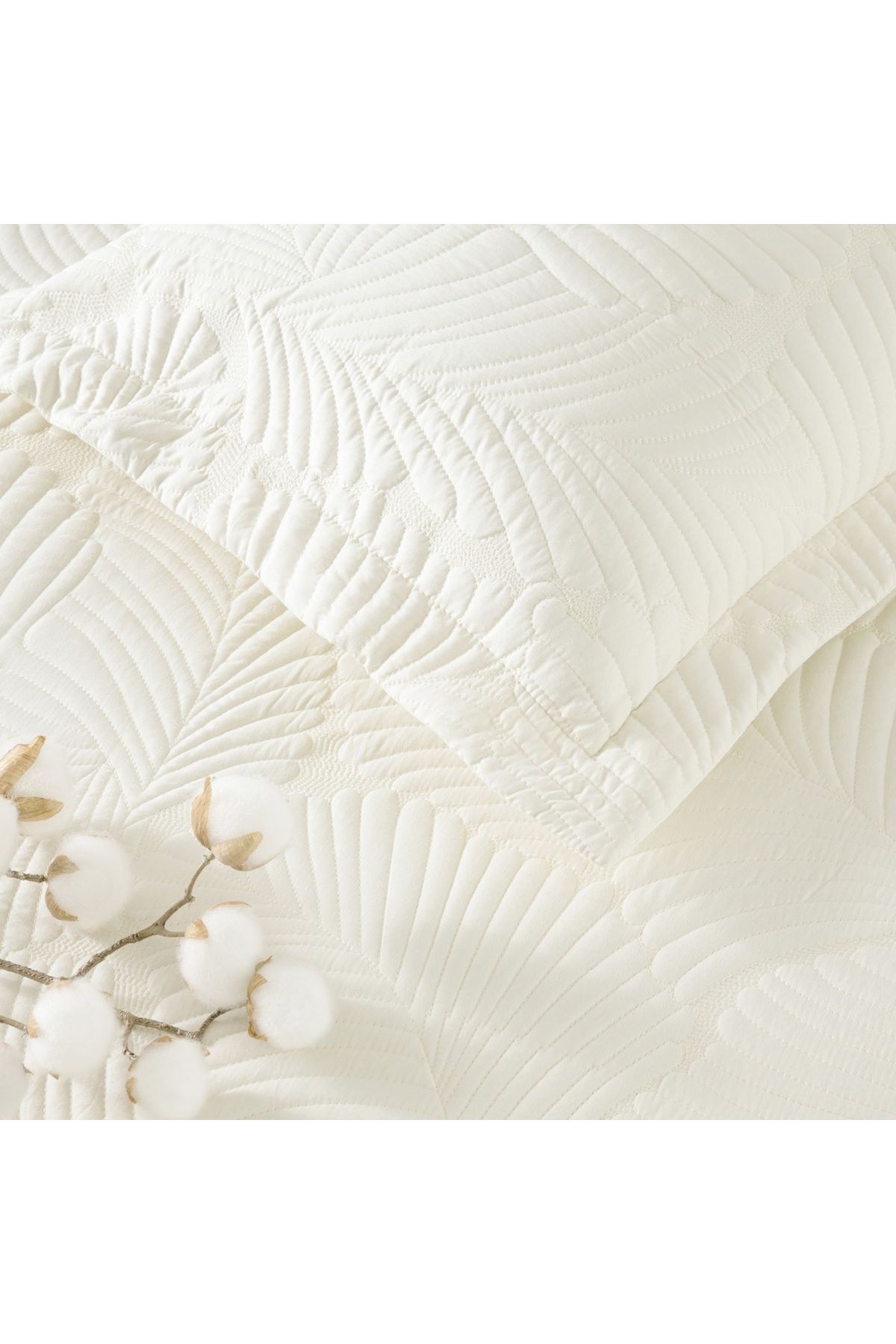 Linens-Leaf Ecru Double Bedspread Set 2