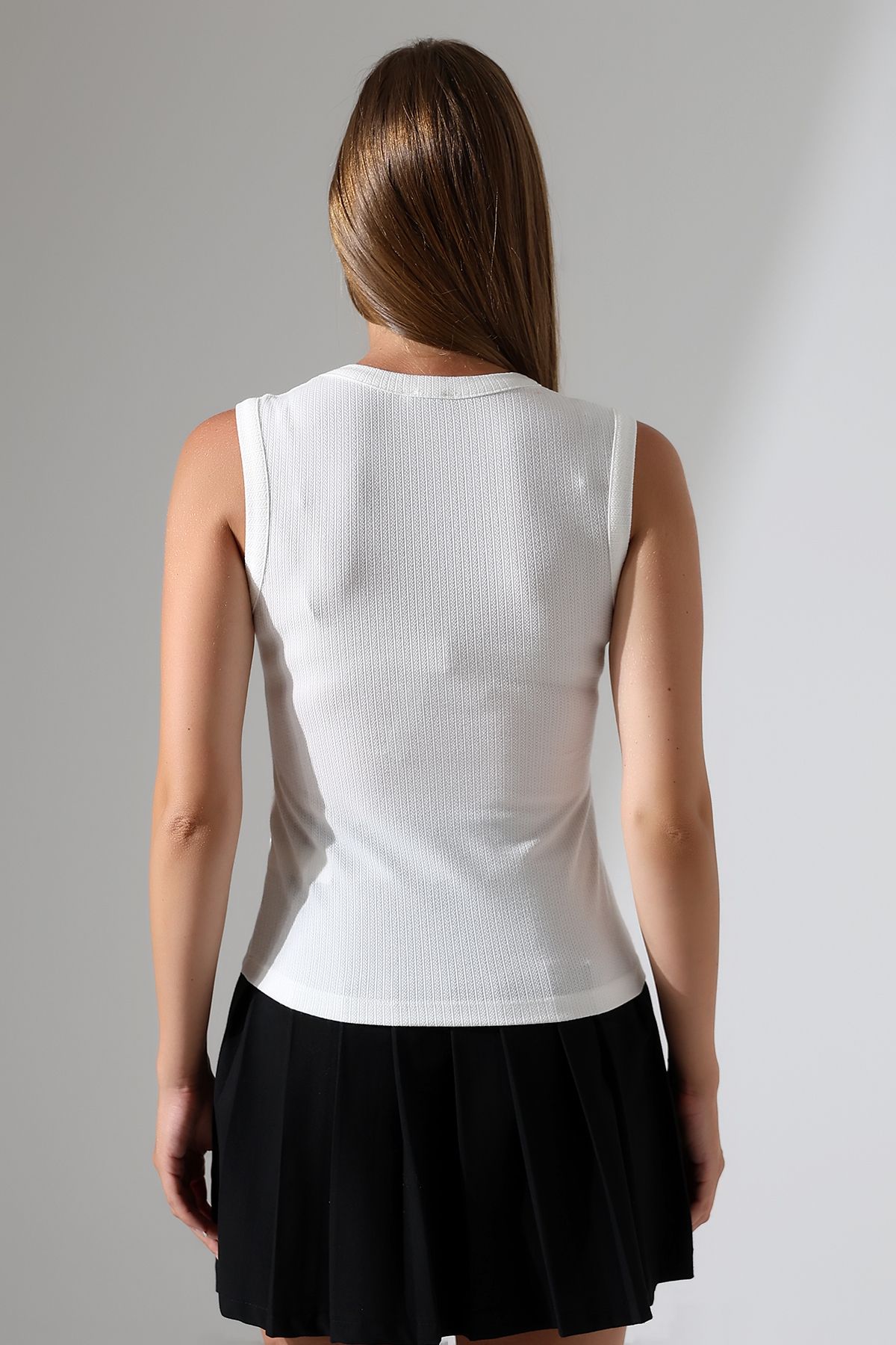 Şiir-Suleja Slim Fit V-Neck με υφή αμάνικο μπλουζάκι & γυναικεία μπλούζα - εκρού 7