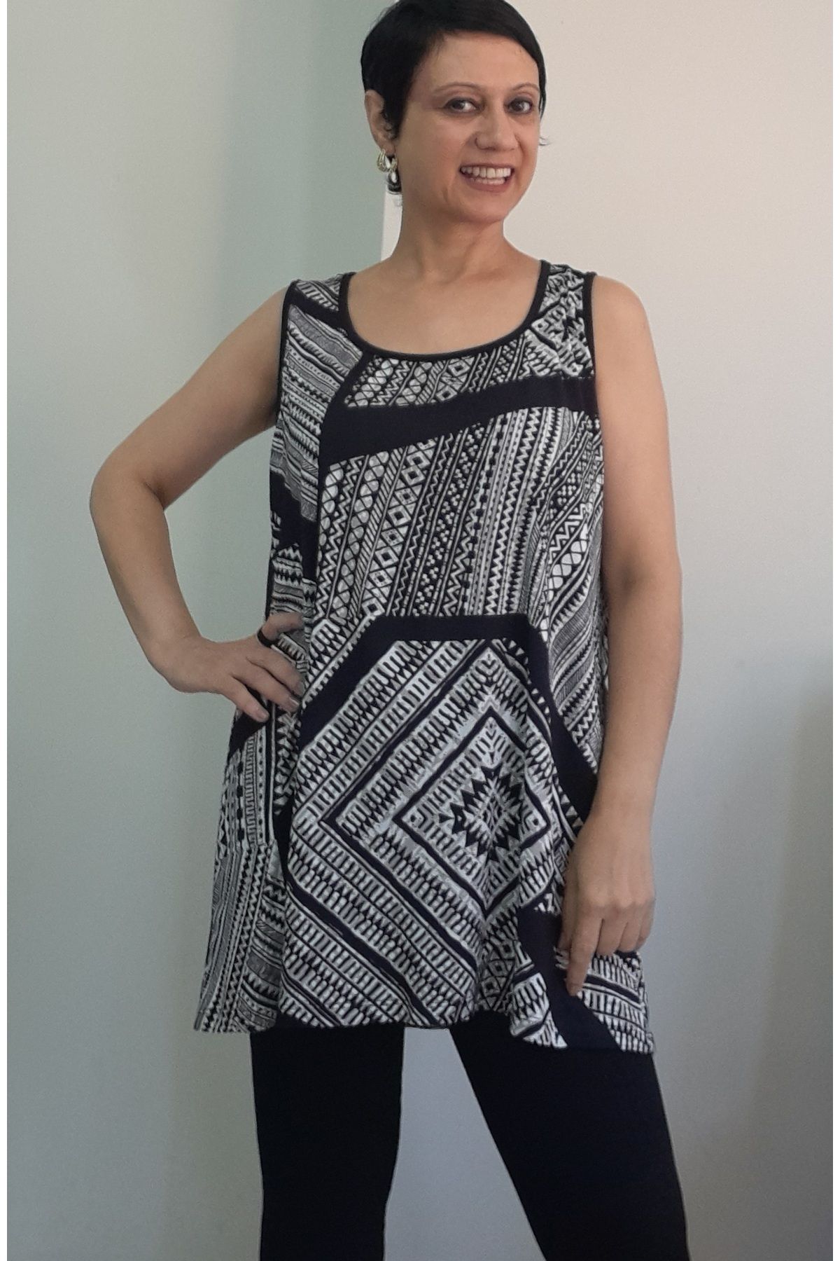 Mertcan Butik-Black and White Patterned Combed Viscose T-Shirt with Thick Straps 1