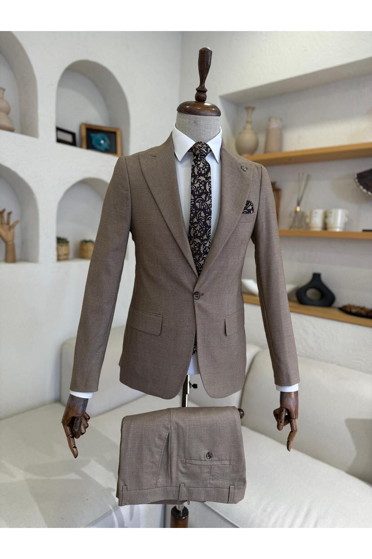 BEIGE SUIT