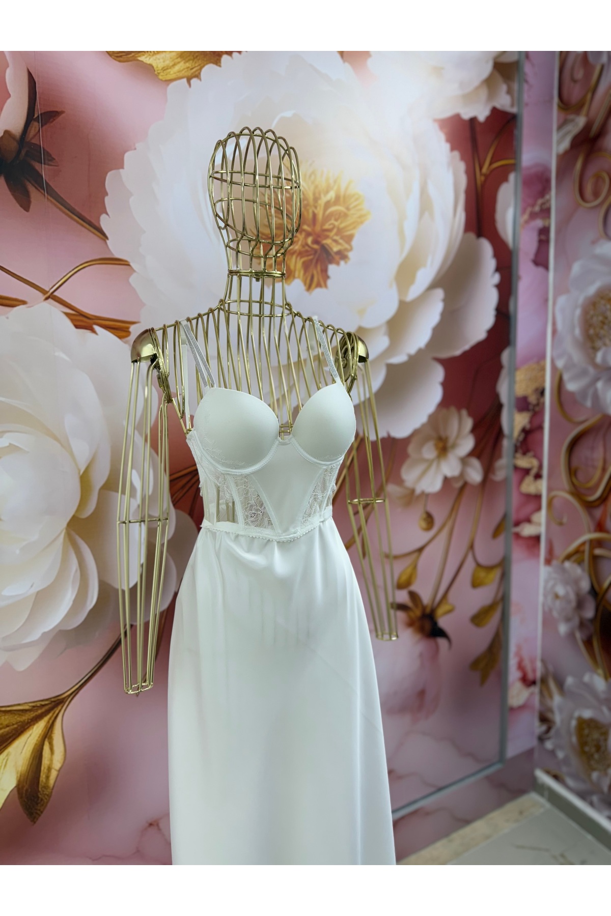 Limas lingerie Aşkın Zarif Dokunuşuyla Beyaz Gecelik