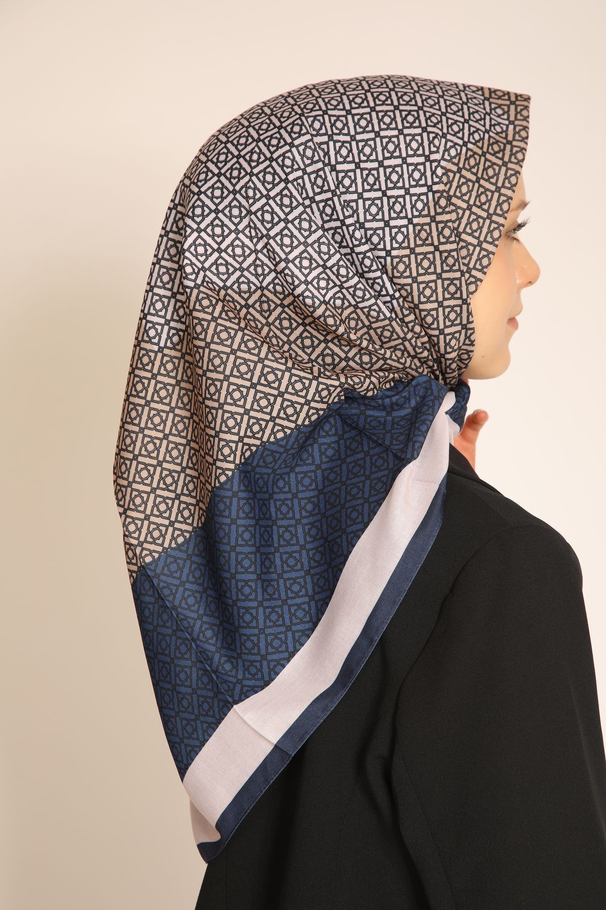 BERCHEM SCARF-Akel Transitional Geometric Pattern Scarf – Modern and Stylish Choice 4