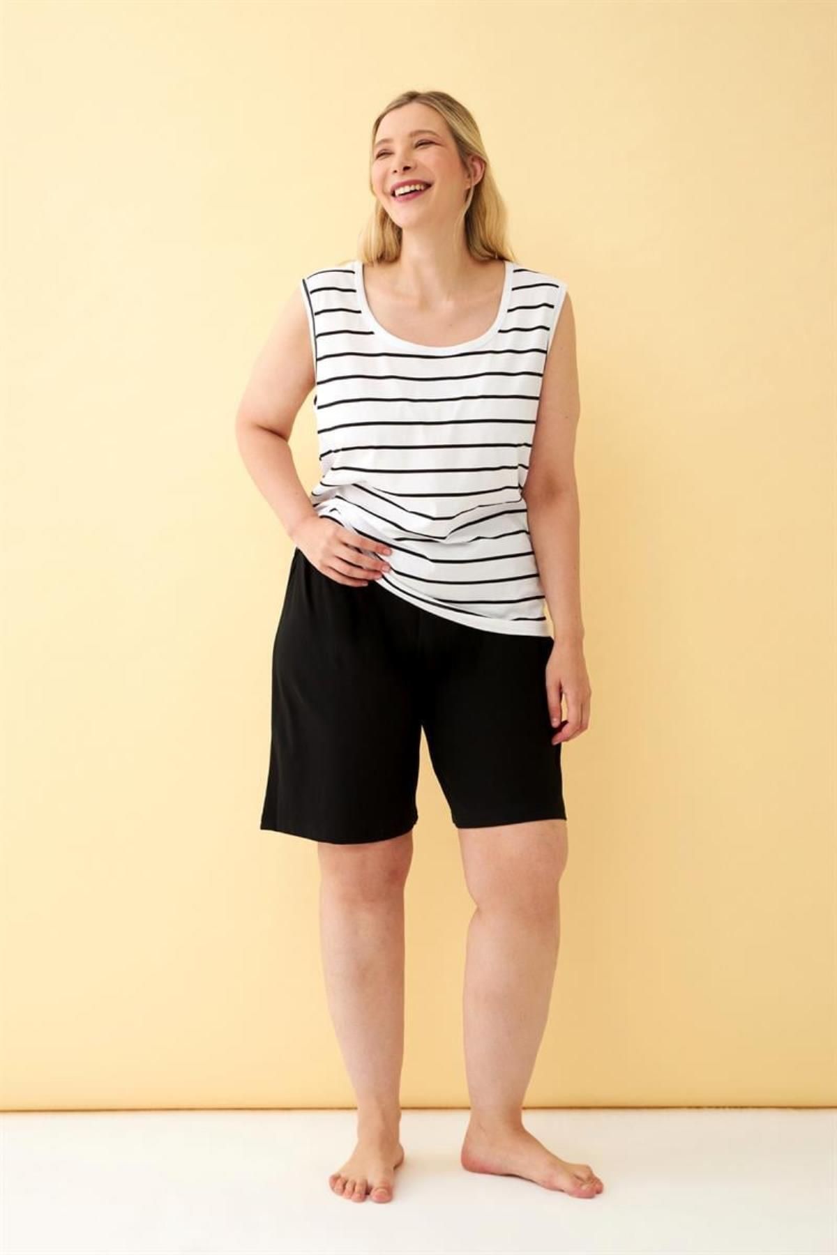 Celira-Women's White Plus Size Pajama Set with Shorts 3