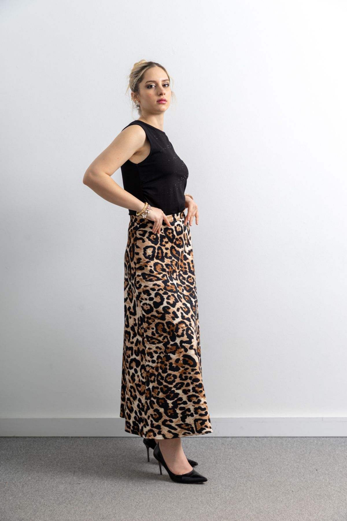 TUĞBA ERGÜL-Leopard Patterned Scuba Skirt 3