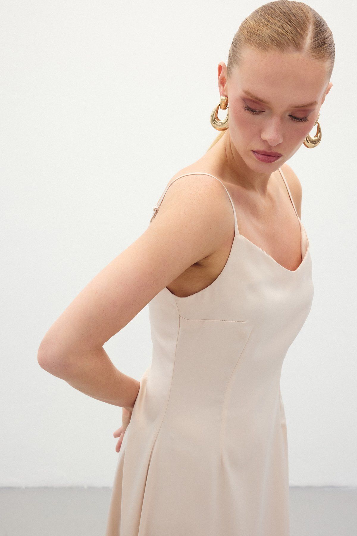 Sateen-Rochie lungă din satin cu bretele - bej 7