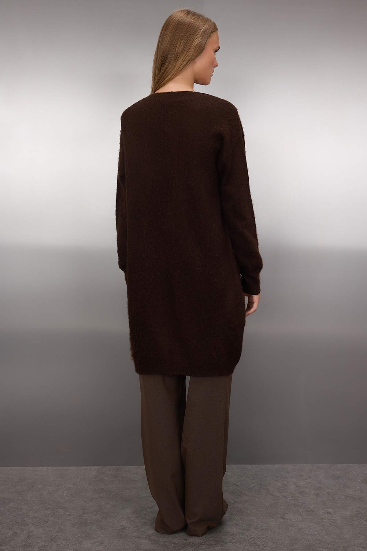 Trendyolmilla  Kahverengi 2'li V Yaka Geniş Kalıp Yumuşak Dokulu Hırka-Yelek Triko Hırka TWOAW26HI00077 - Görsel 4