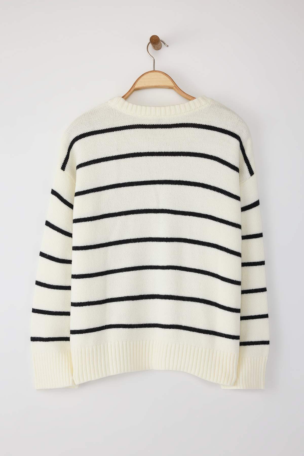 Trendyolmilla  Kemik*001 Çizgili Geniş Kalıp Yumuşak Dokulu Triko Kazak TWOAW25KZ00168 - Görsel 6