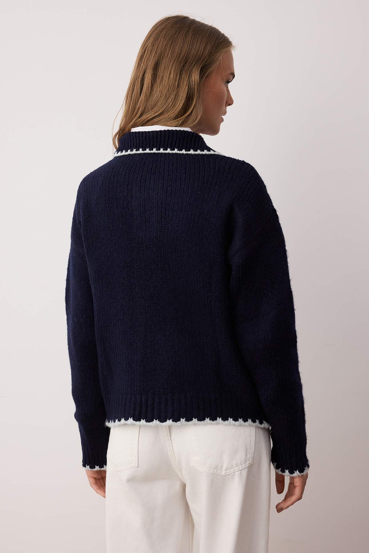 Trendyolmilla  Lacivert Yumuşak Dokulu Geniş Kalıp Triko Kazak TWOAW26KZ00134 - Görsel 4