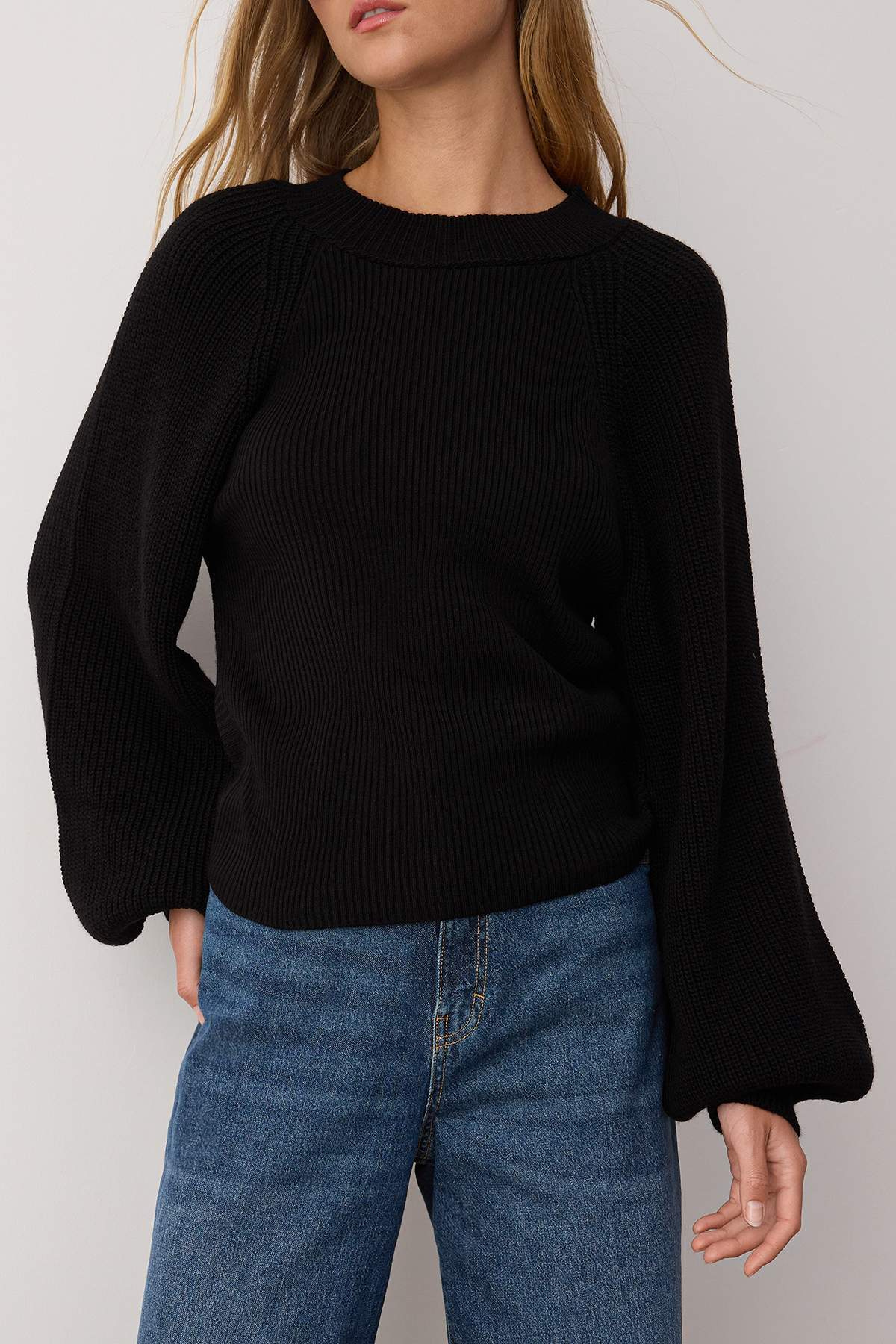 Trendyolmilla  Siyah Sırt Cut Out/Pencere Detaylı Triko Kazak TWOAW26KZ00021 - Görsel 3