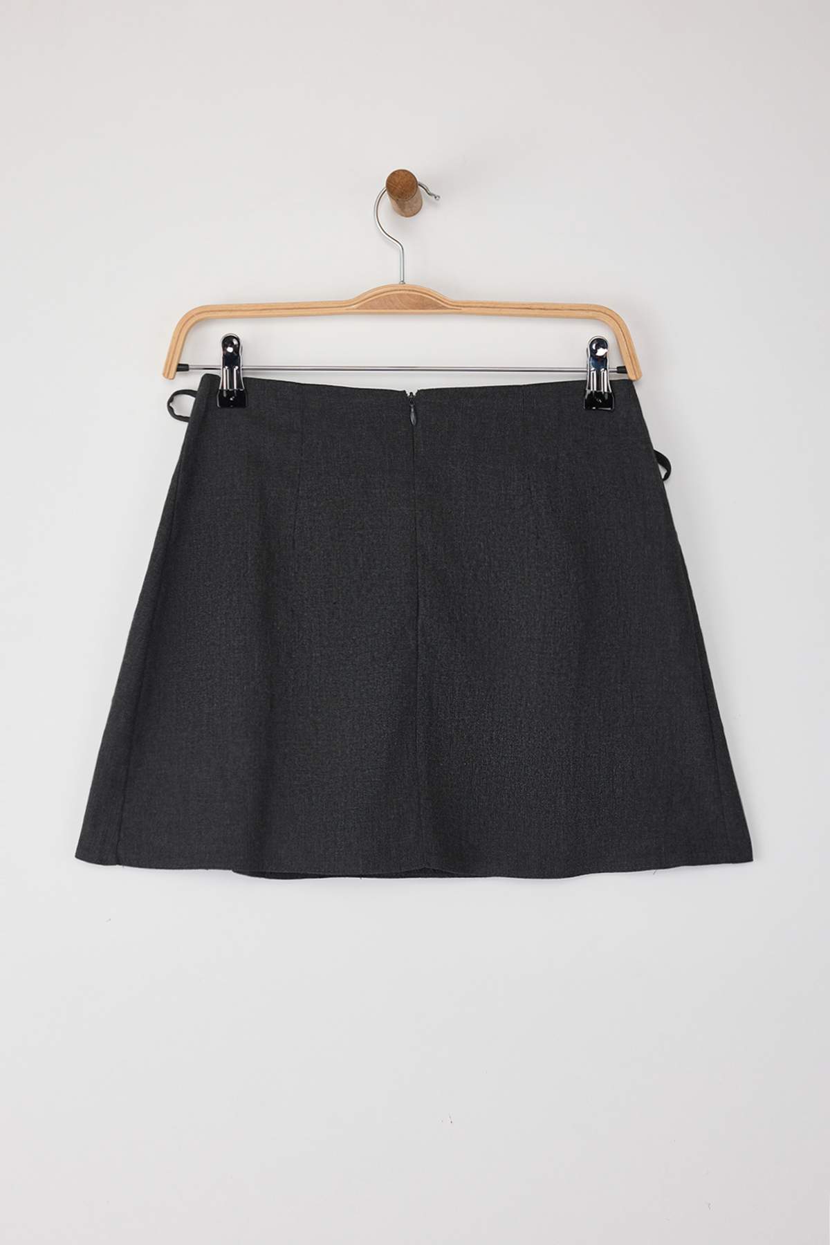 Trendyolmilla  Koyu Antrasit Plise ve Kurdele Detaylı Mini Boy Dokuma Etek TEDAW25ET00012 - Görsel 6