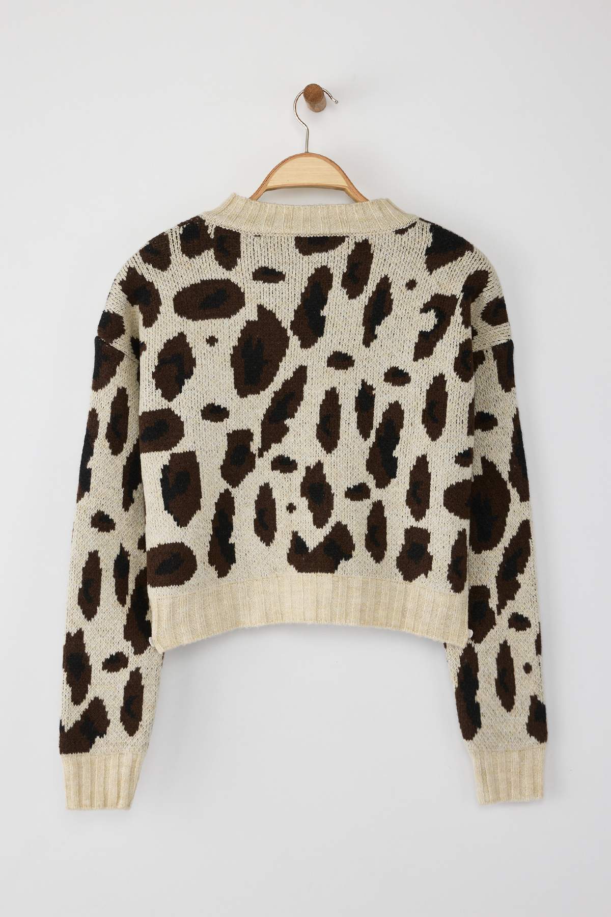 Trendyolmilla  Taş Leopar Desenli Crop Yumuşak Dokulu Triko Hırka TWOAW25HI00355 - Görsel 7