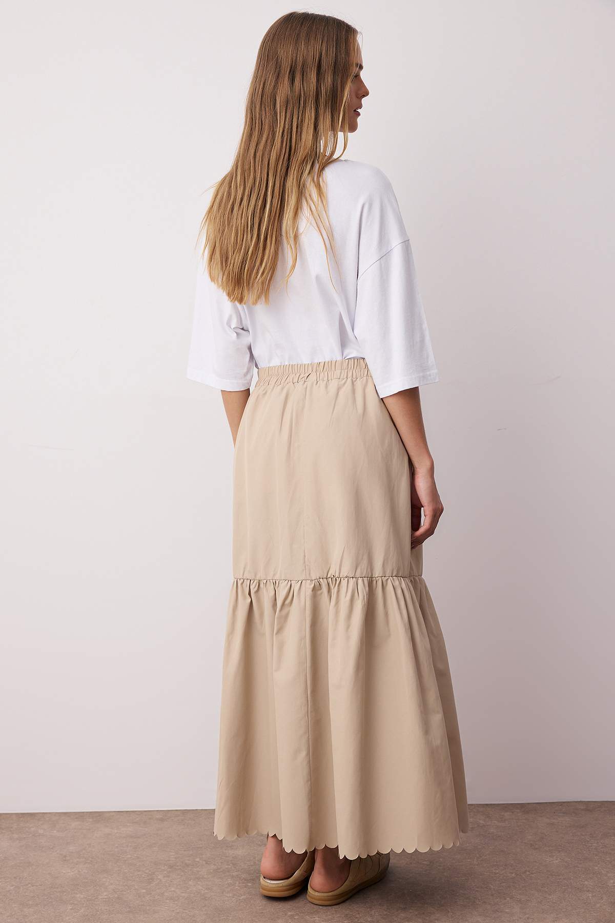 Trendyolmilla  Bej Astarsız Etek Ucu Detaylı Pamuklu Dokuma Etek TCTSS25EE00023 - Görsel 4