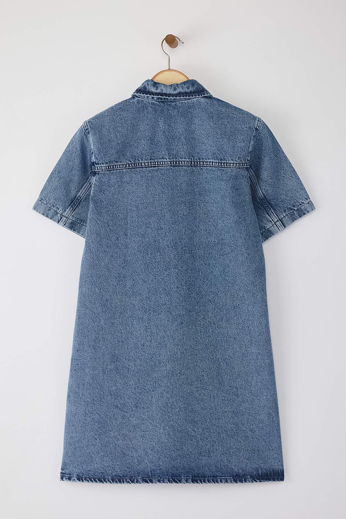 Trendyol Collection-Rochie cămașă mini denim supradimensionată cu buzunar albastru TWOSS22EL3022 8