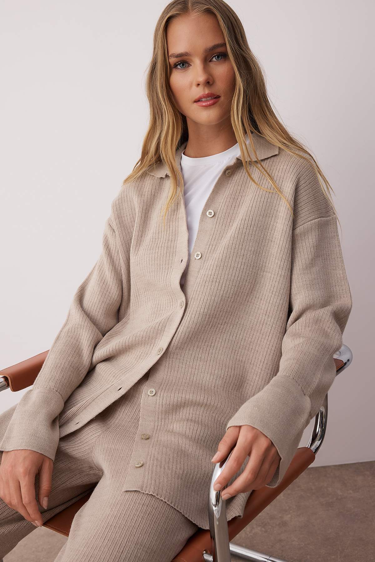 Trendyol Modest Súprava pletené hrdlo-kalhoty s detaily na kamenech TCTAW23US00028