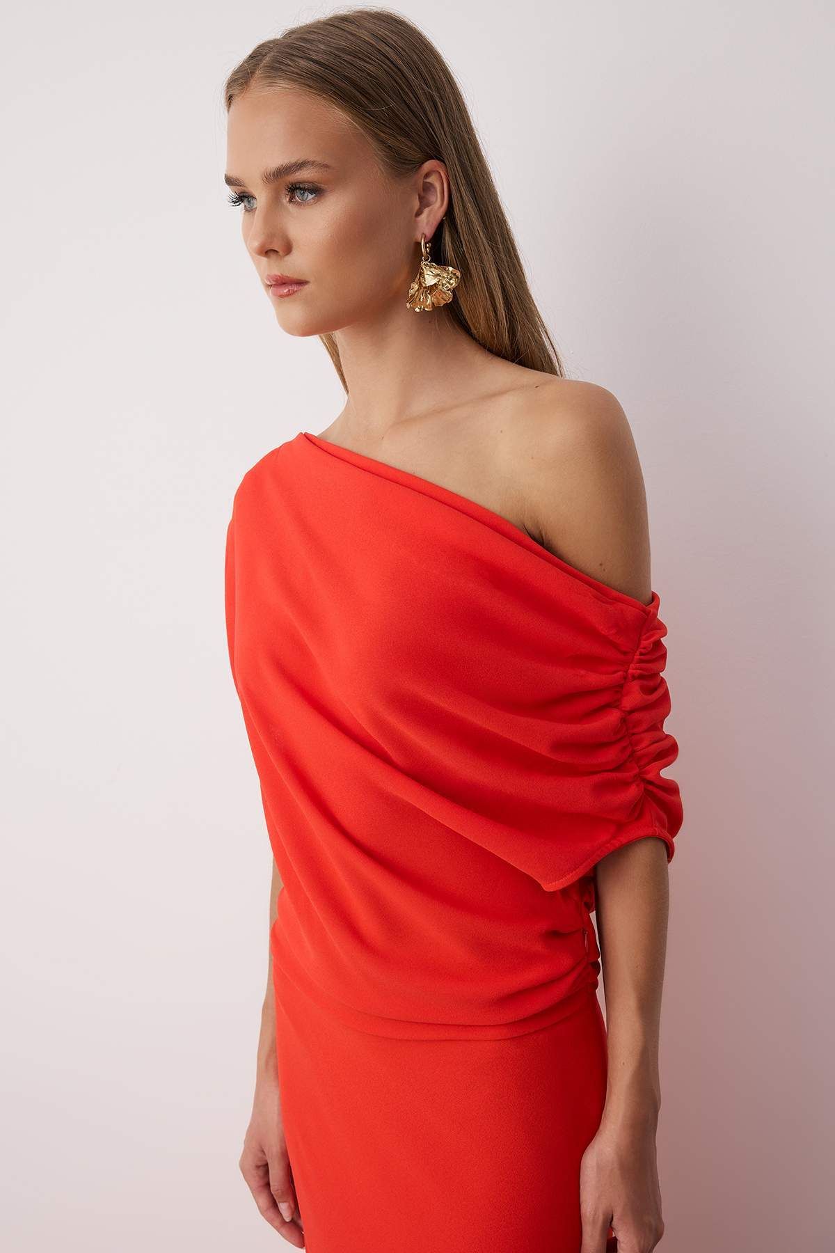 Trendyol Collection-Rotes, gewebtes Midi-Kleid mit U-Boot-Ausschnitt in A-Linie TPRSS25EL00321 2