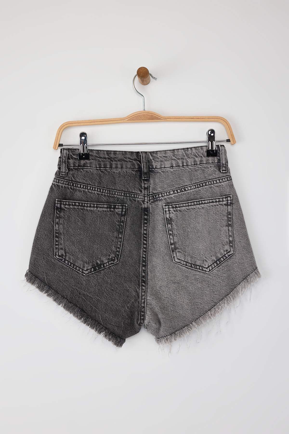 Trendyol Collection-Farmer színű blokk farmer strandrövidnadrág TBESS22SR0391 7