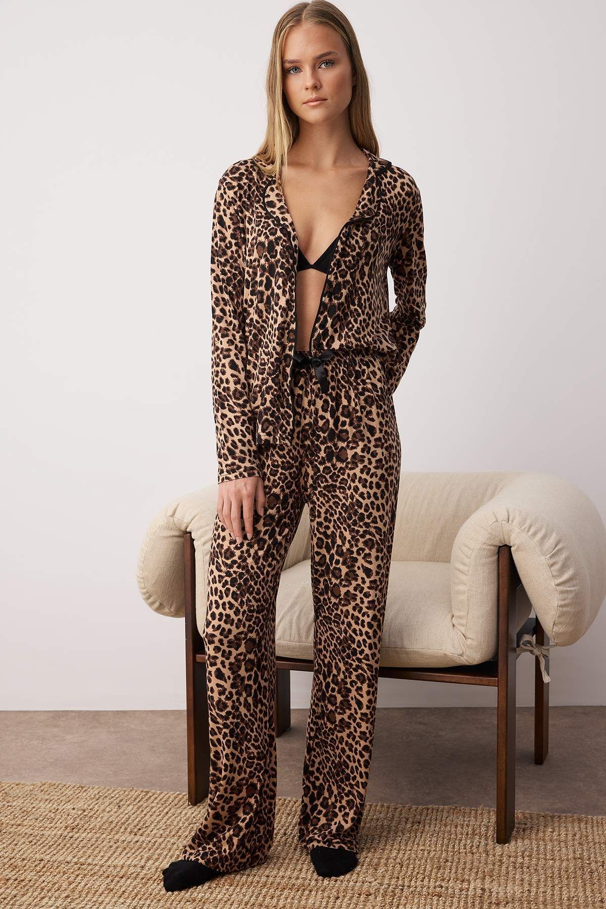 Trendyol Collection Sada pyžama s leopardím vzorem stuha s mašlí - Thmaw25Pt00107