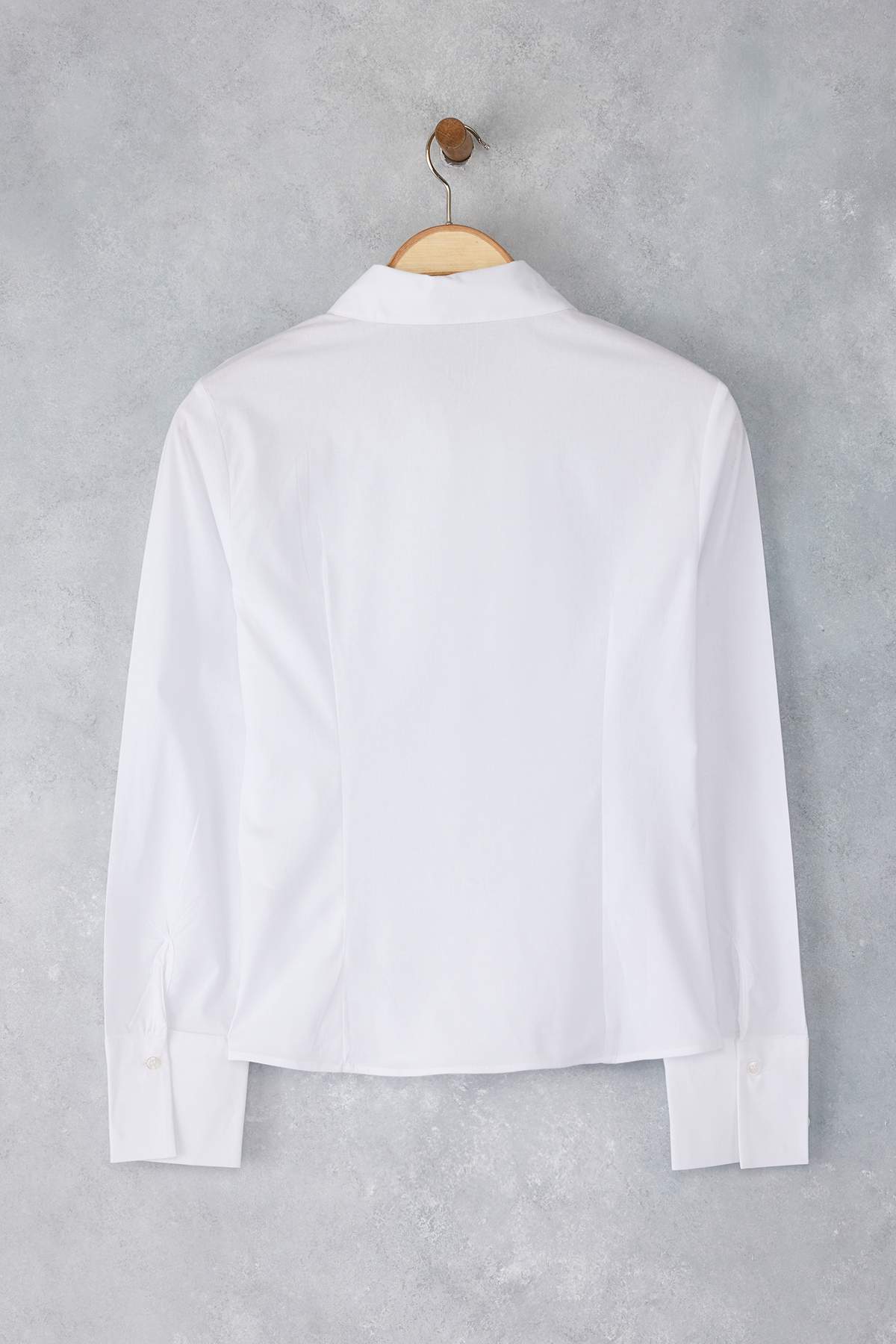 Trendyolmilla  Wardrobe Essentials Beyaz Hafif Bele Oturan Pamuklu Dokuma Gömlek TWOAW26GO00022 - Görsel 6