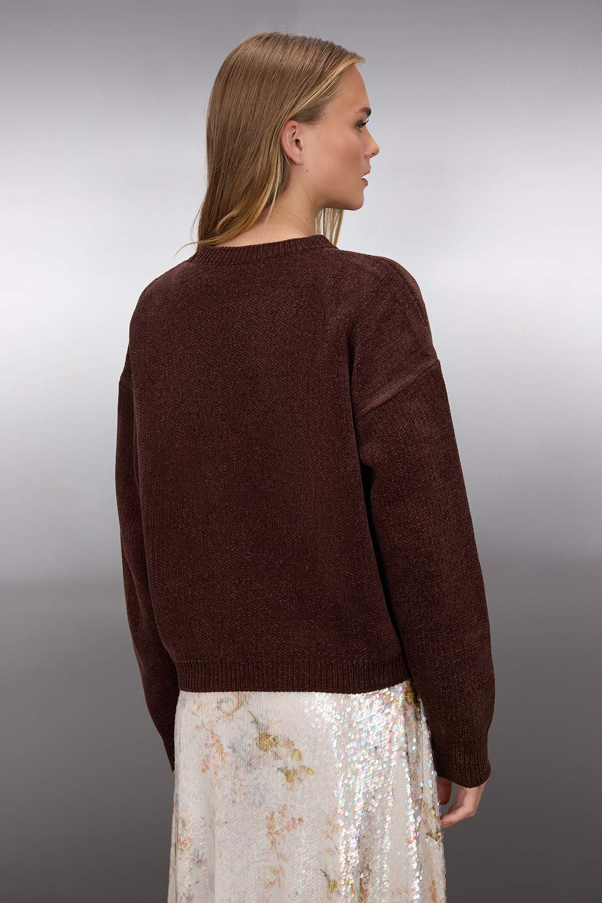 Trendyolmilla  Kahverengi Geniş Kalıp Özel İplik Triko Kazak TWOAW26KZ00090 - Görsel 4