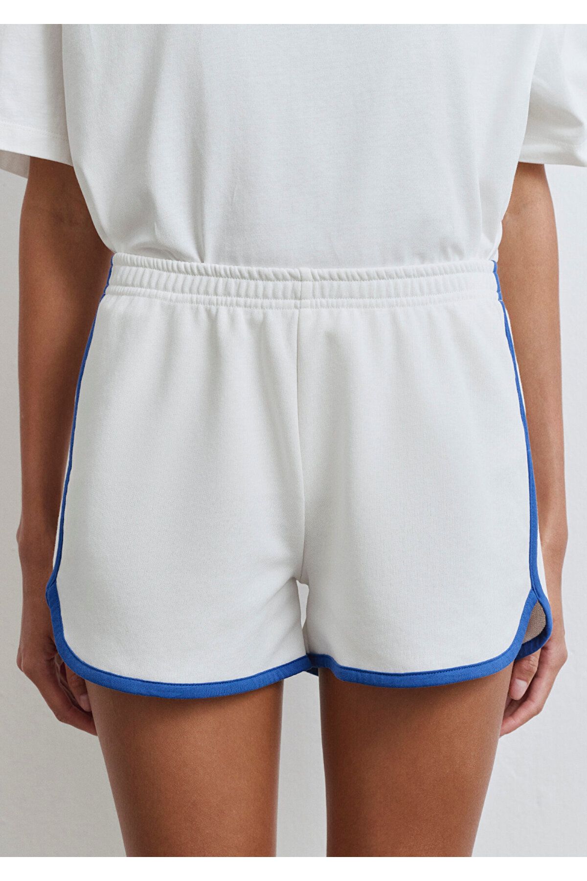 Mavi-Ecru Shorts with Piping Detail 1410185-70057 8