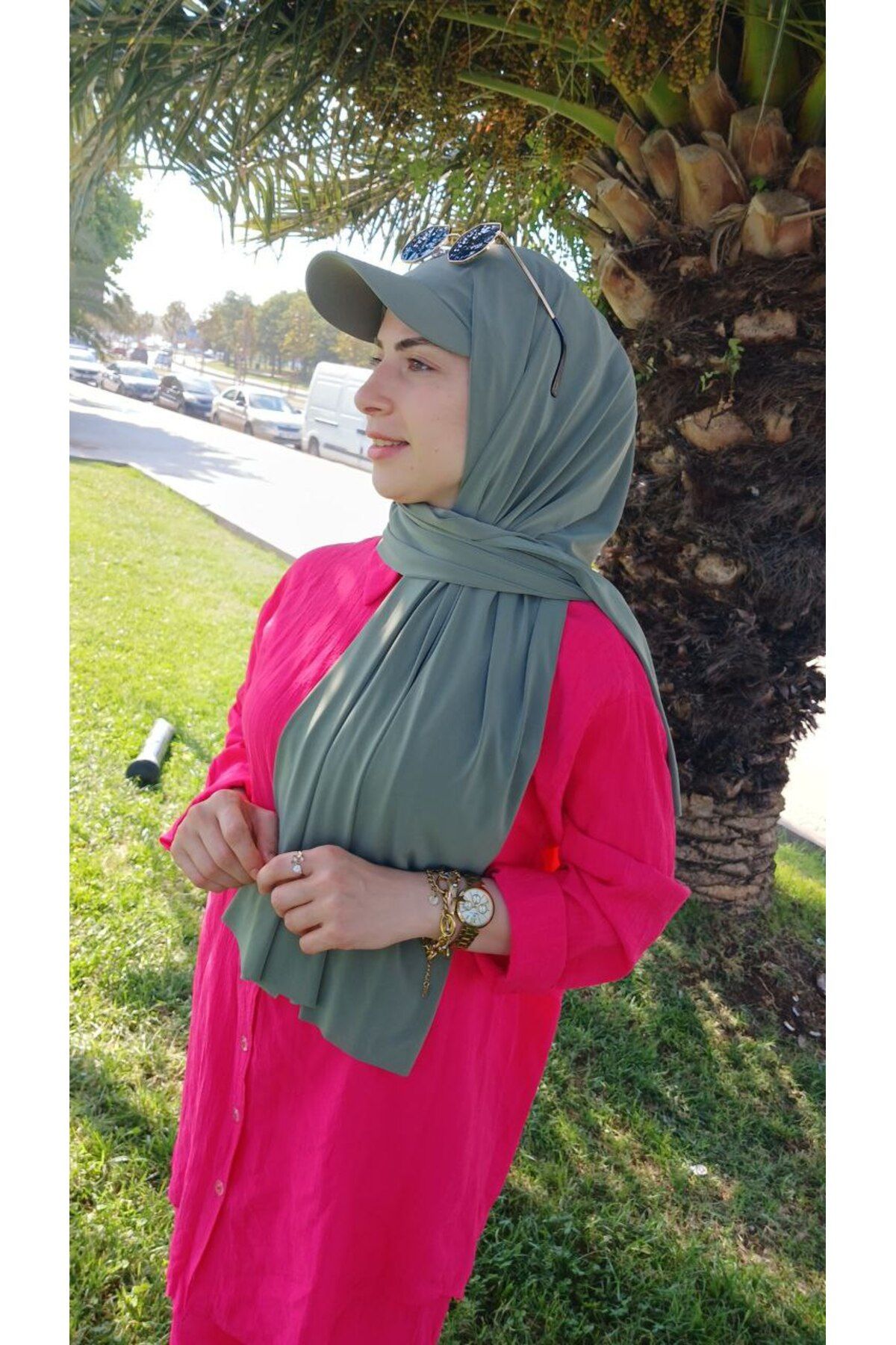 Nilbutik-Ready-made Shawl with Hat and Bonnet. Pool Sea Bonnet Shawl that can be used over a Hijab. 3