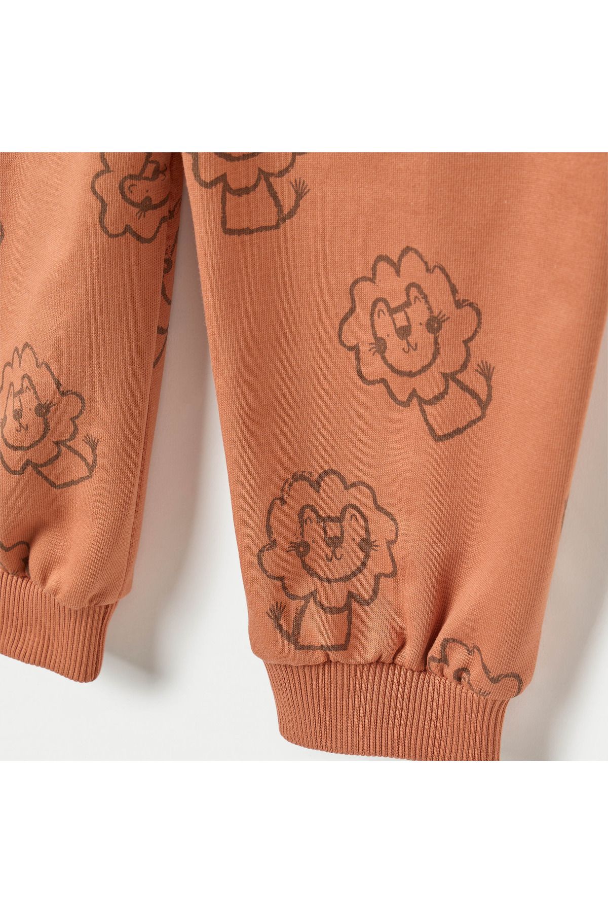 Juniors-All-Over Lion Print Joggers with Drawstring Closure 4