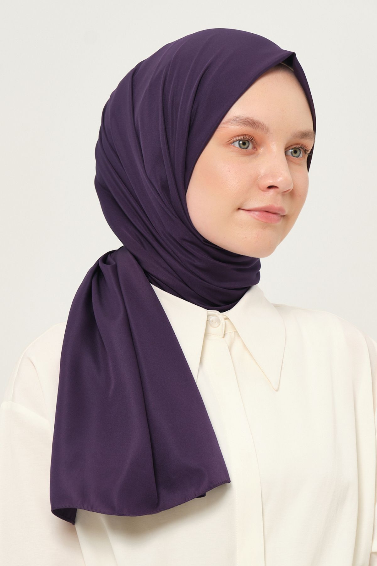 Madame Polo-Plain Twil Shawl Plum Non-Slip Wrinkle-Free Fabric 4