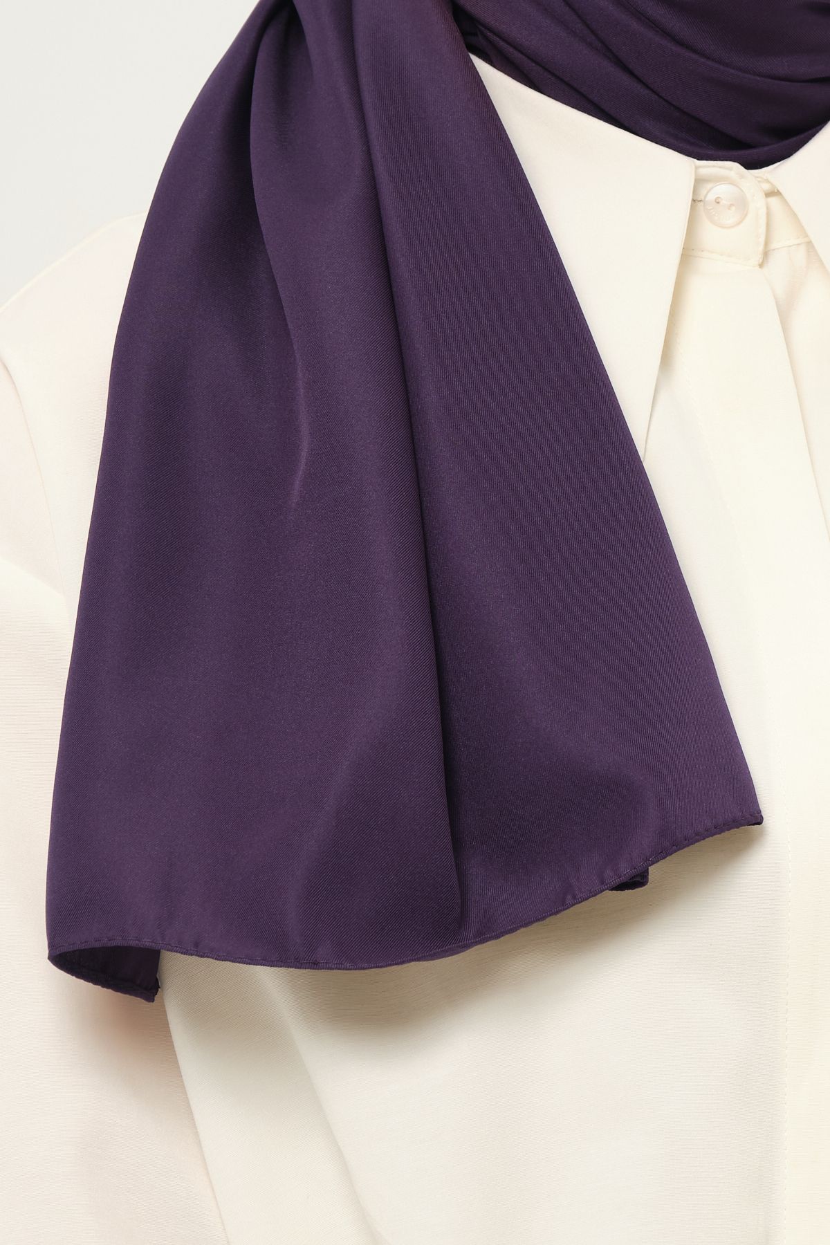Madame Polo-Plain Twil Shawl Plum Non-Slip Wrinkle-Free Fabric 2