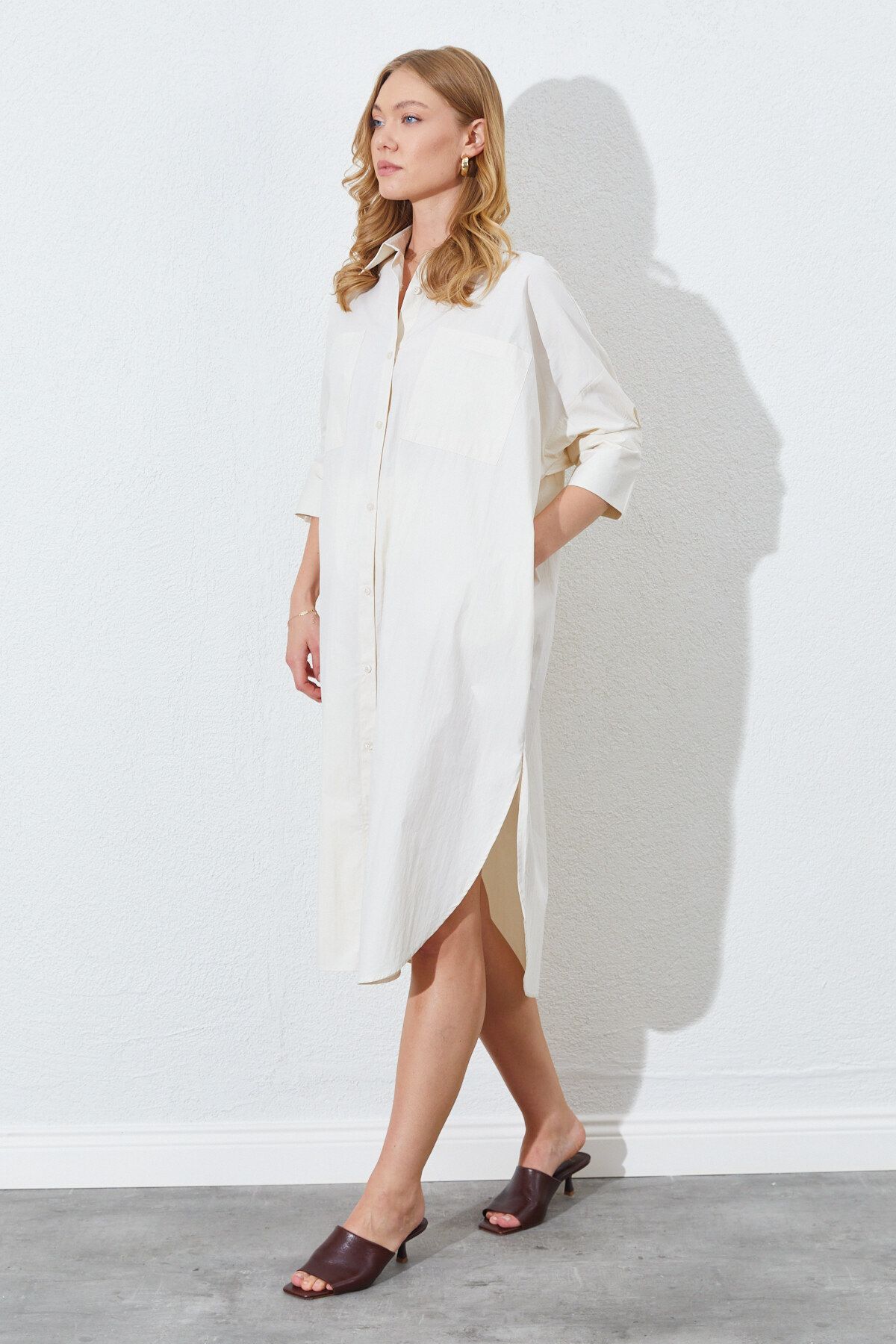 Taş Oversize kesim, cepli, düğmeli gömlek elbise | MKES283067-1