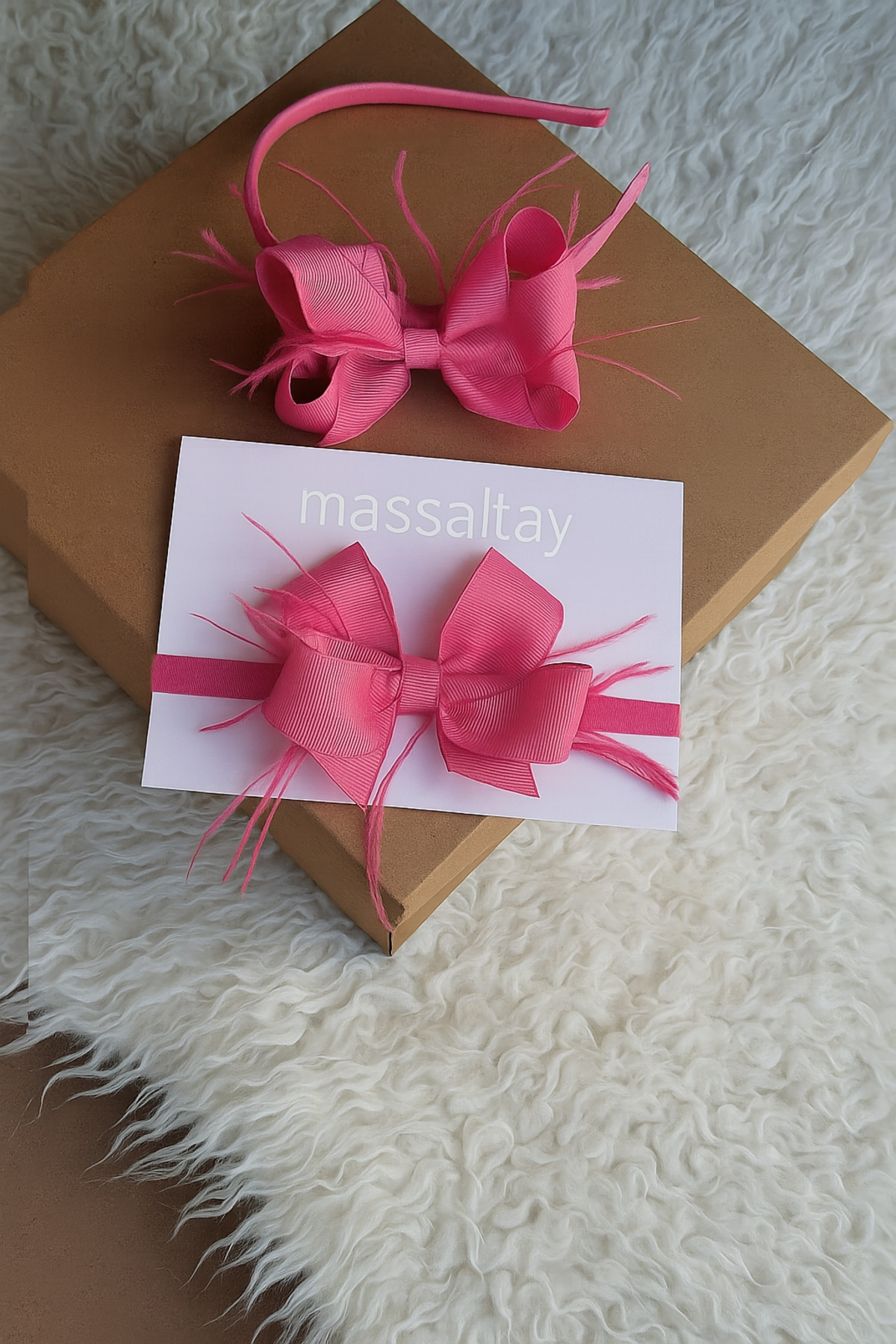 Massaltay Pembe Fiyonklu Tüylü Lohusa Tacı ve Bebek Bandanası – Anne Bebek Uyumlu Hastane Çıkışı Seti fotoğrafı 3 (önizleme)