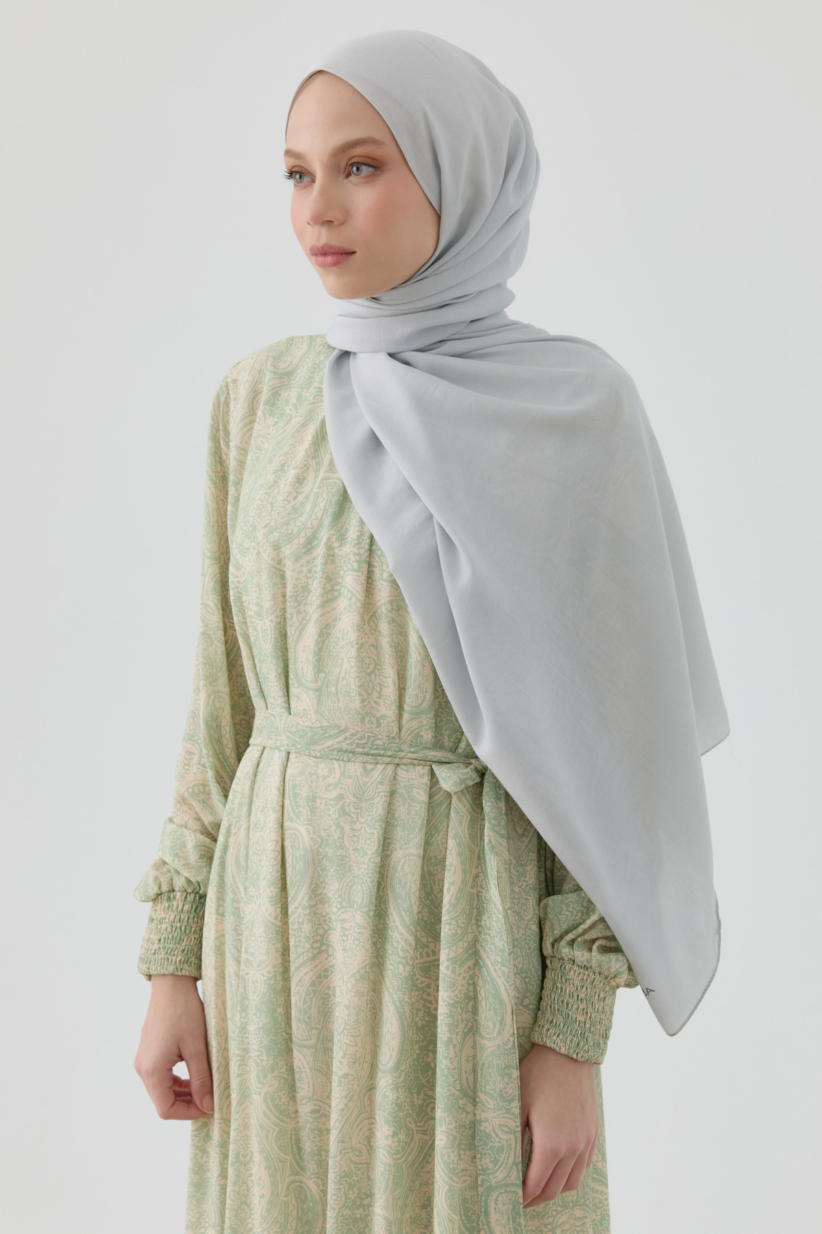 شال نخی موج‌دار - نقره‌ای Tuğba